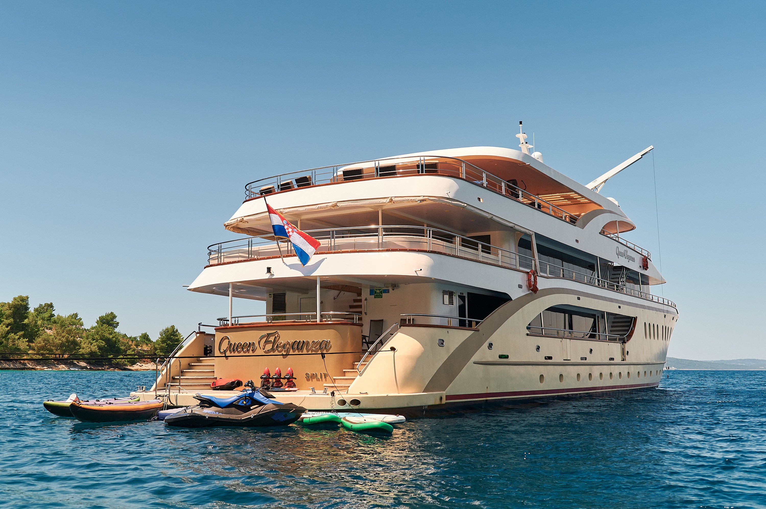 Queen Eleganza - Motor Yacht in Split