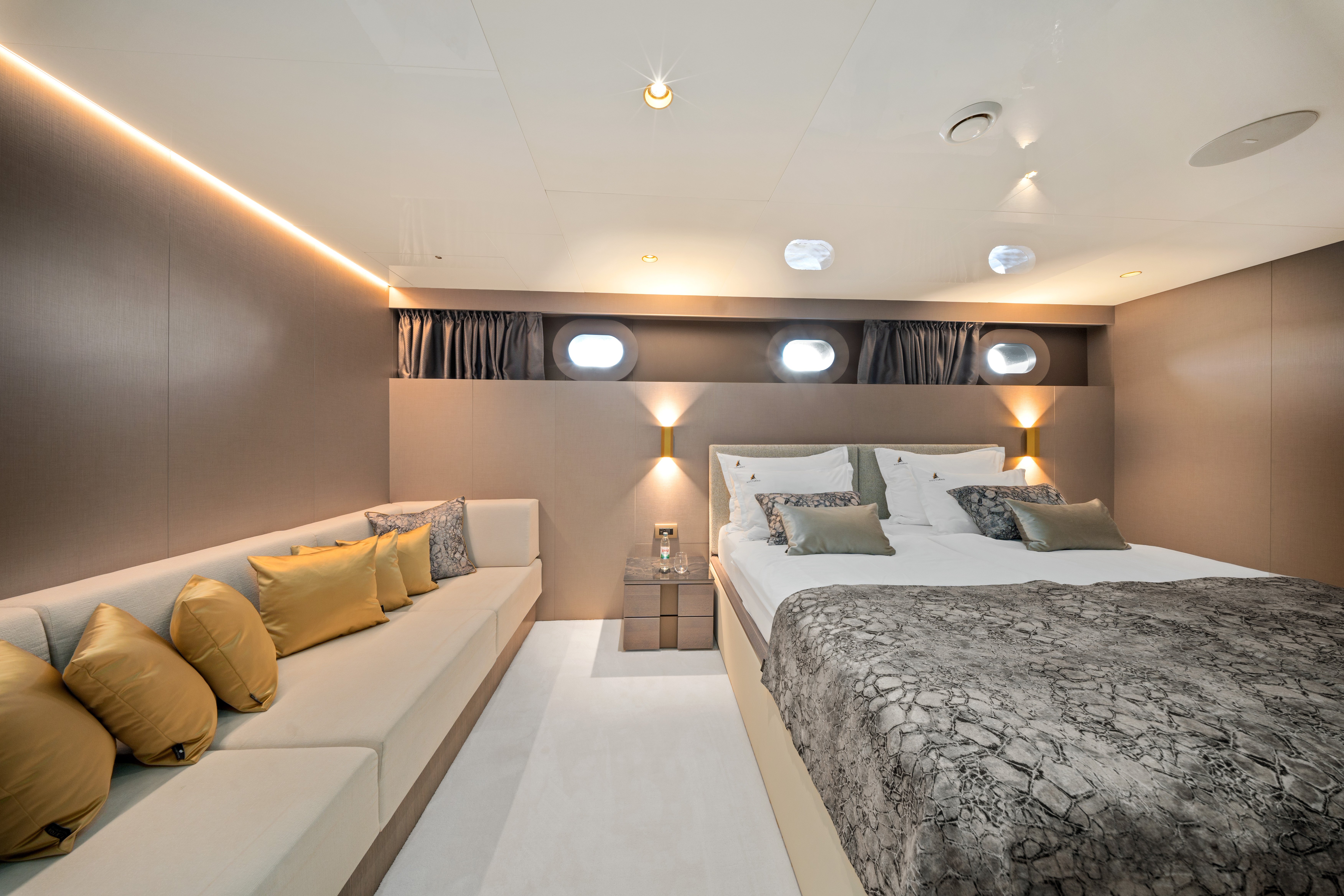 Nocturno - Sailboat in Split