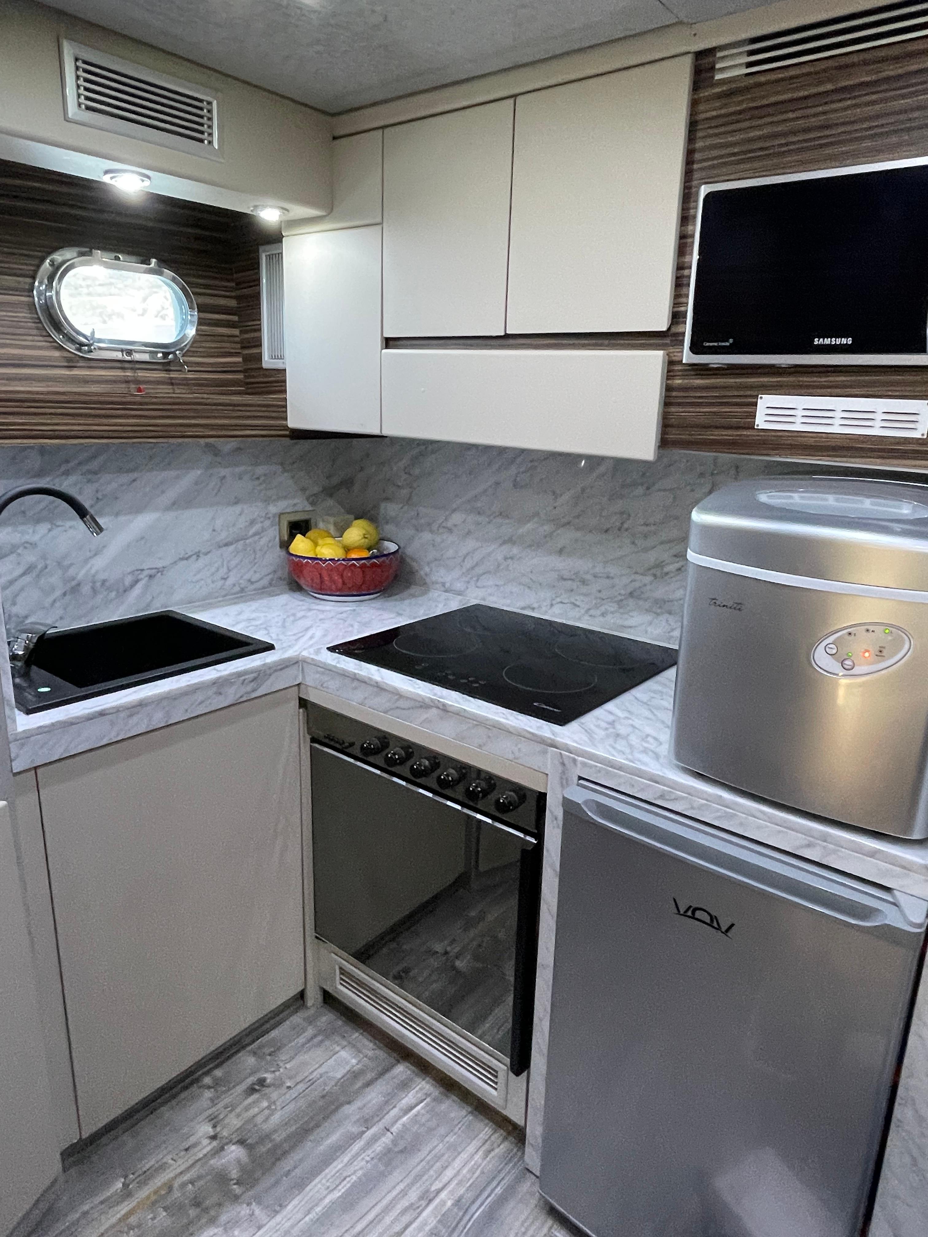 Premium - Motor Yacht in Salerno