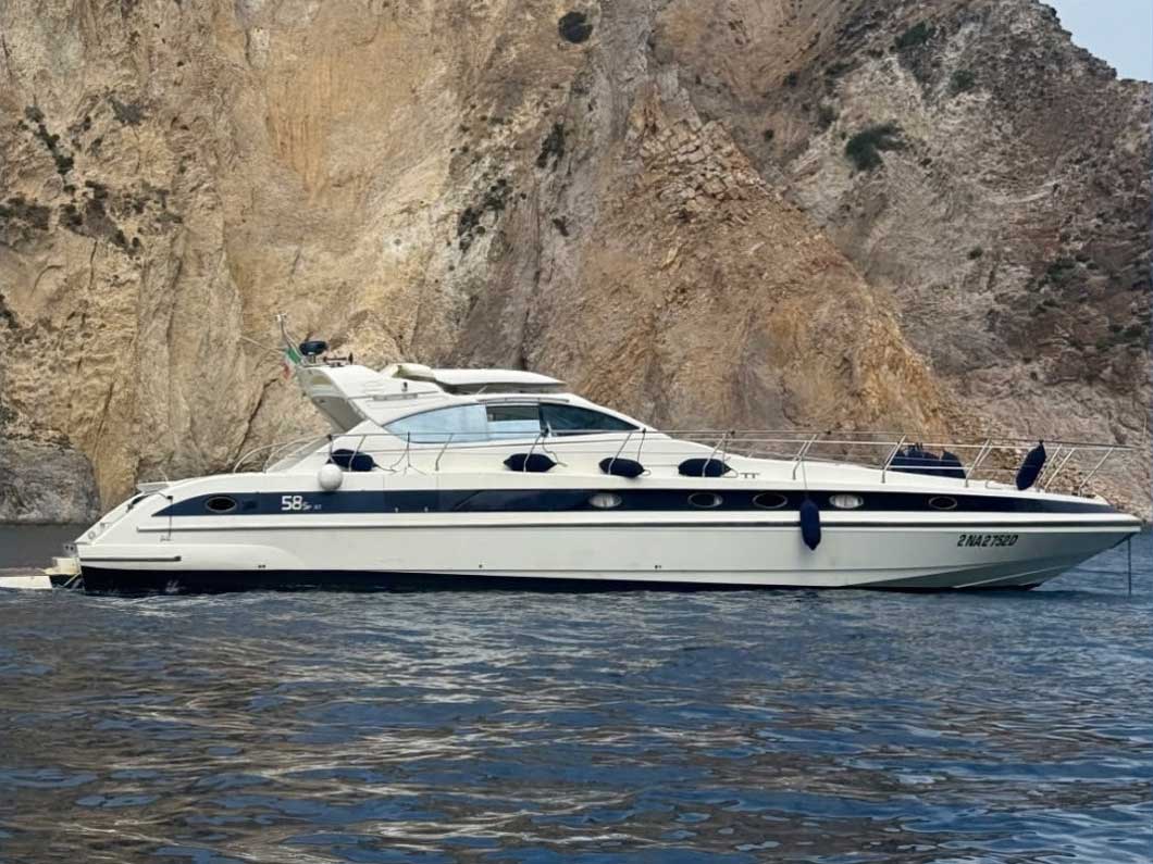 Ludos - Motor Yacht in Tropea