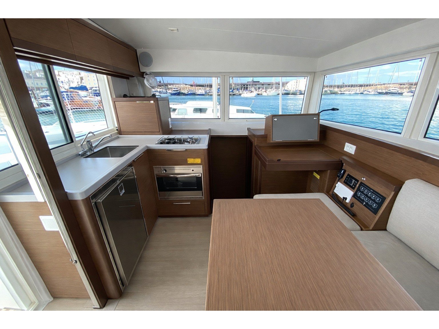 Manik - Catamaran in Nettuno