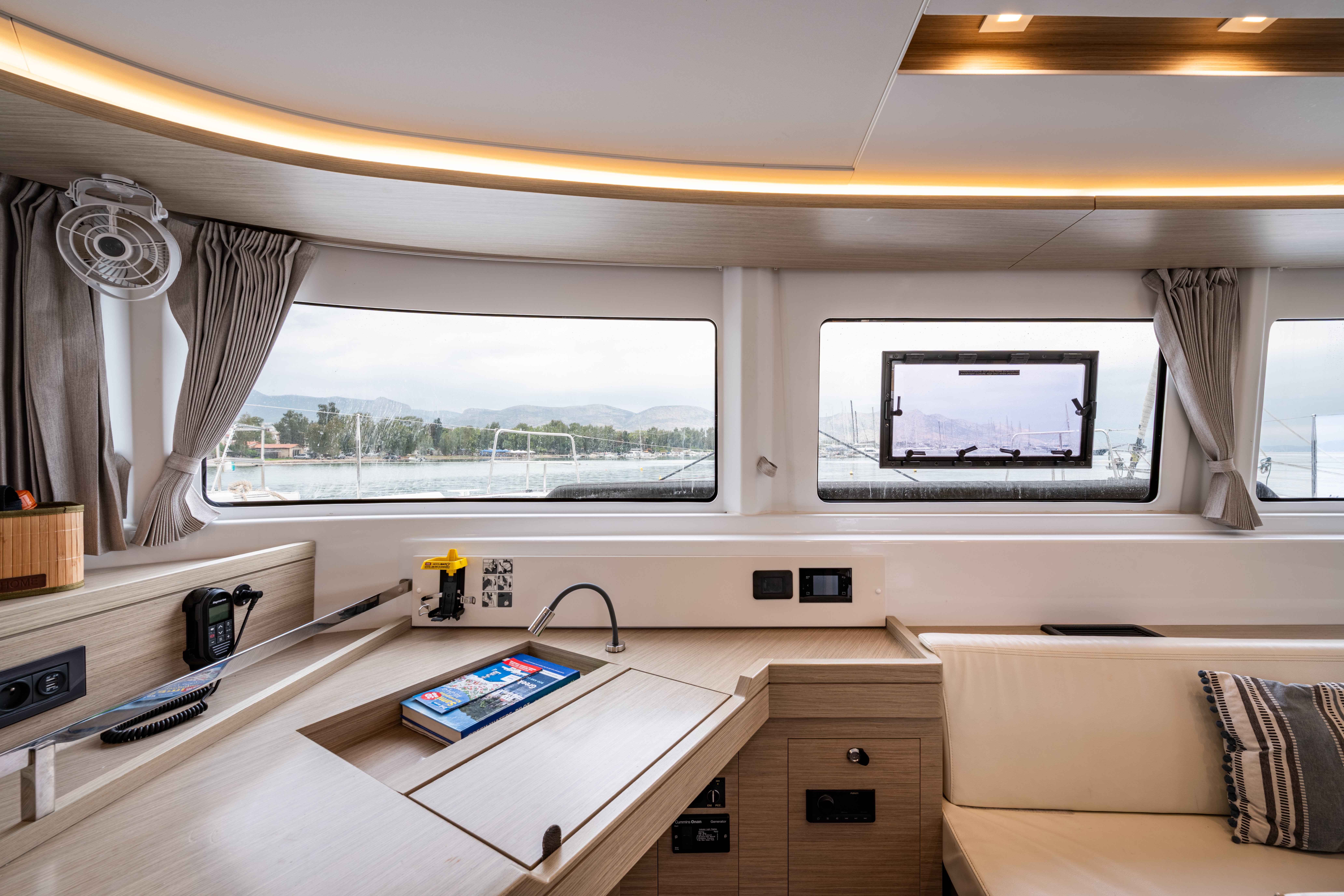 Hydra XV - Katamaran içinde Lefkada