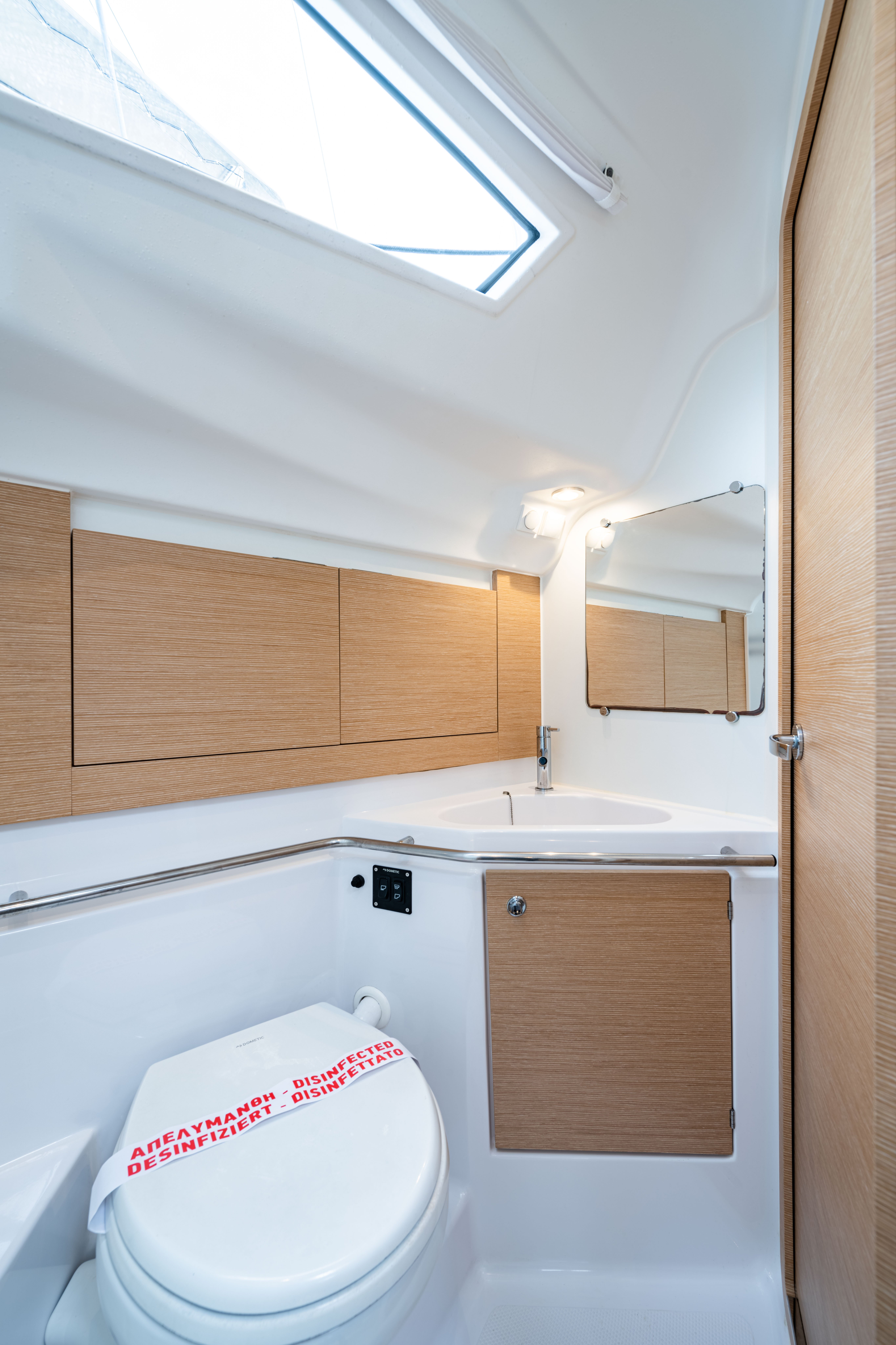 Helen - Yelkenli içinde Lefkada