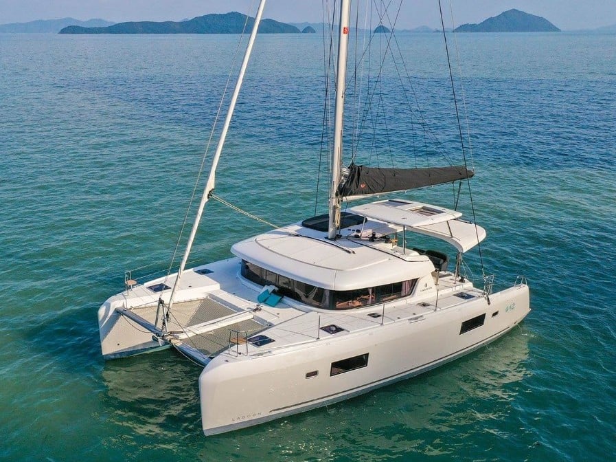 Svea - Catamaran in Nea Peramos