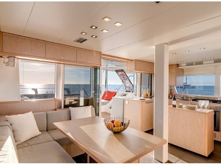 Saga - Katamaran içinde Lefkada