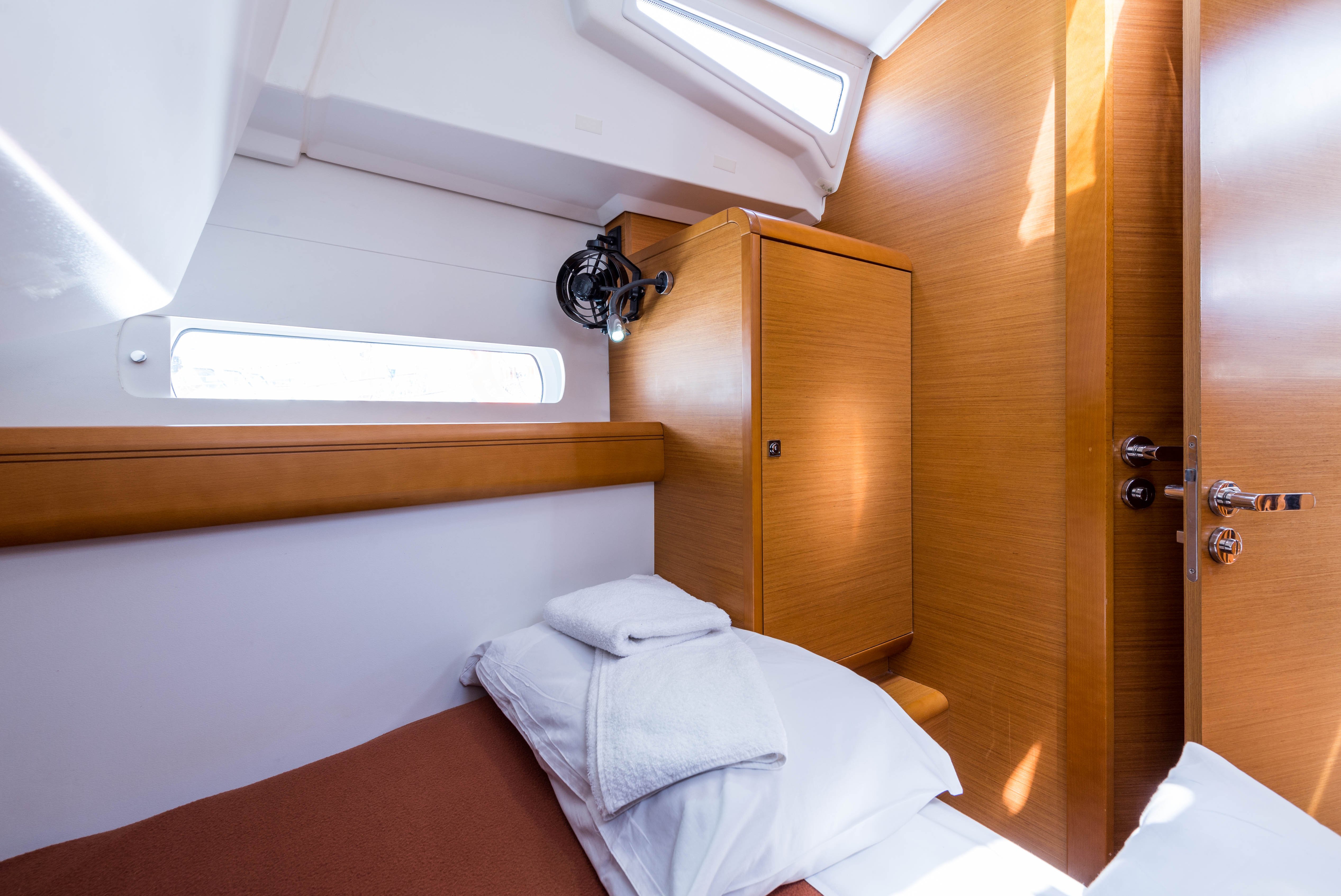 Vega - Yelkenli içinde Nea Peramos