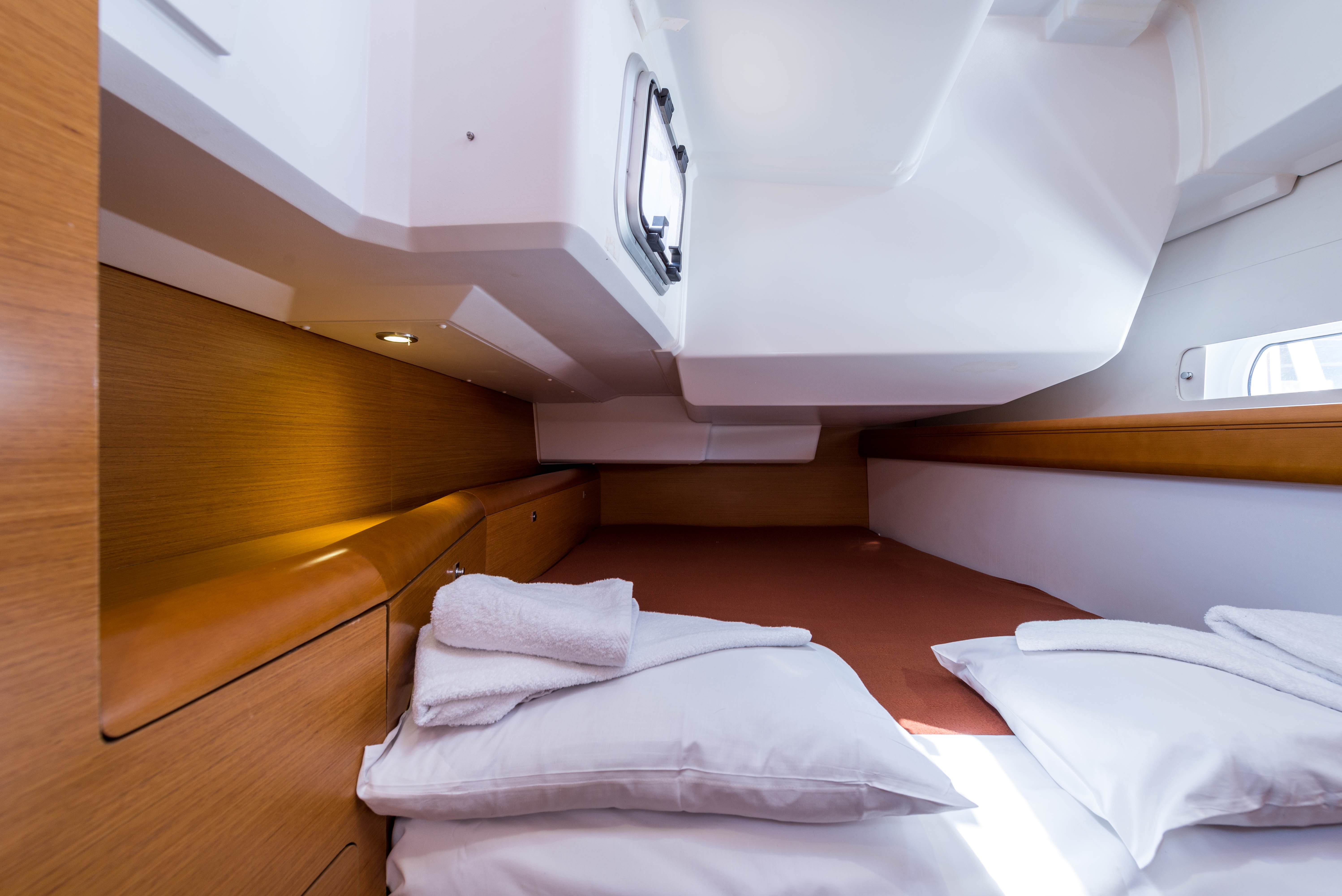 Vega - Yelkenli içinde Nea Peramos