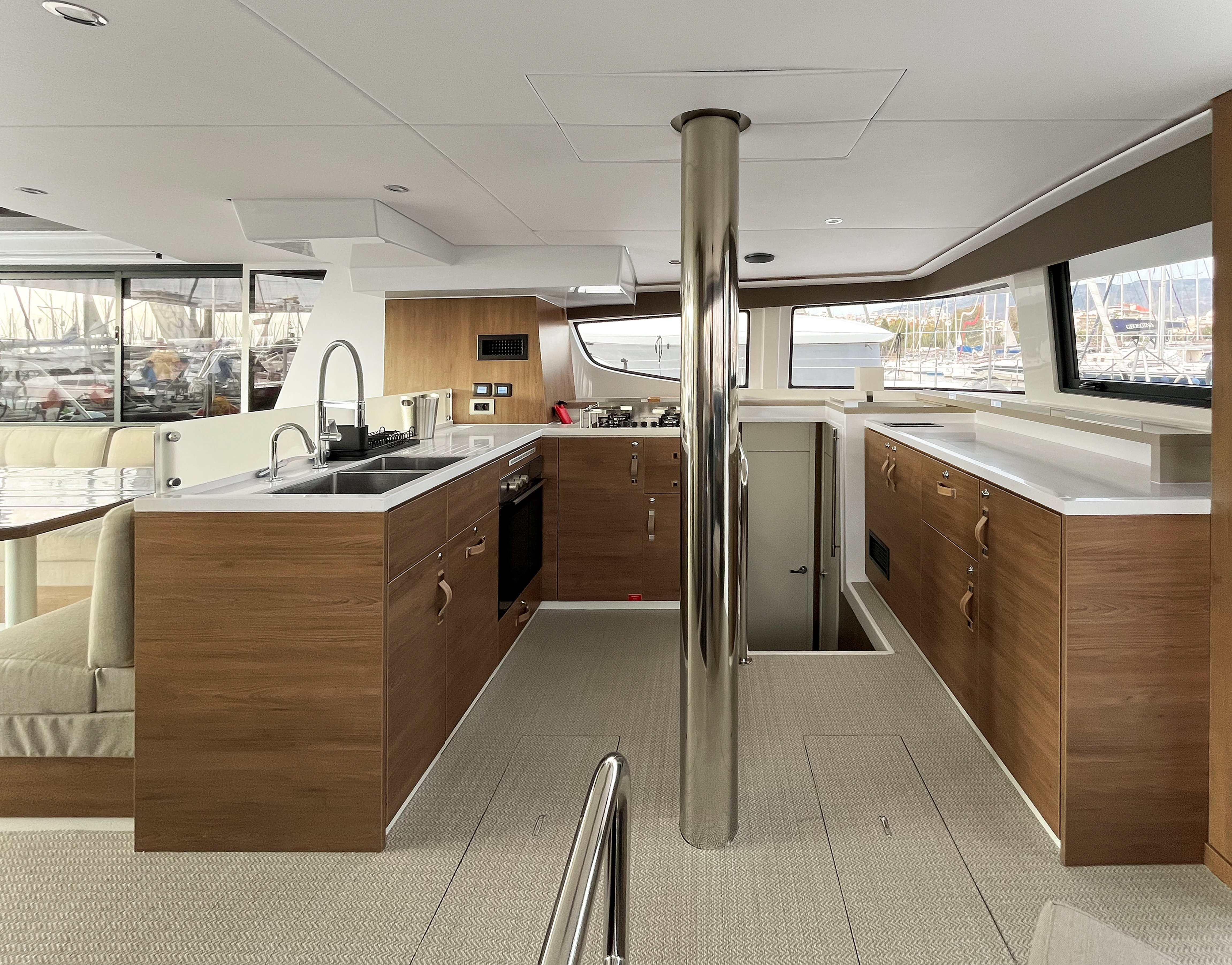 Enma - Katamaran içinde Alimos