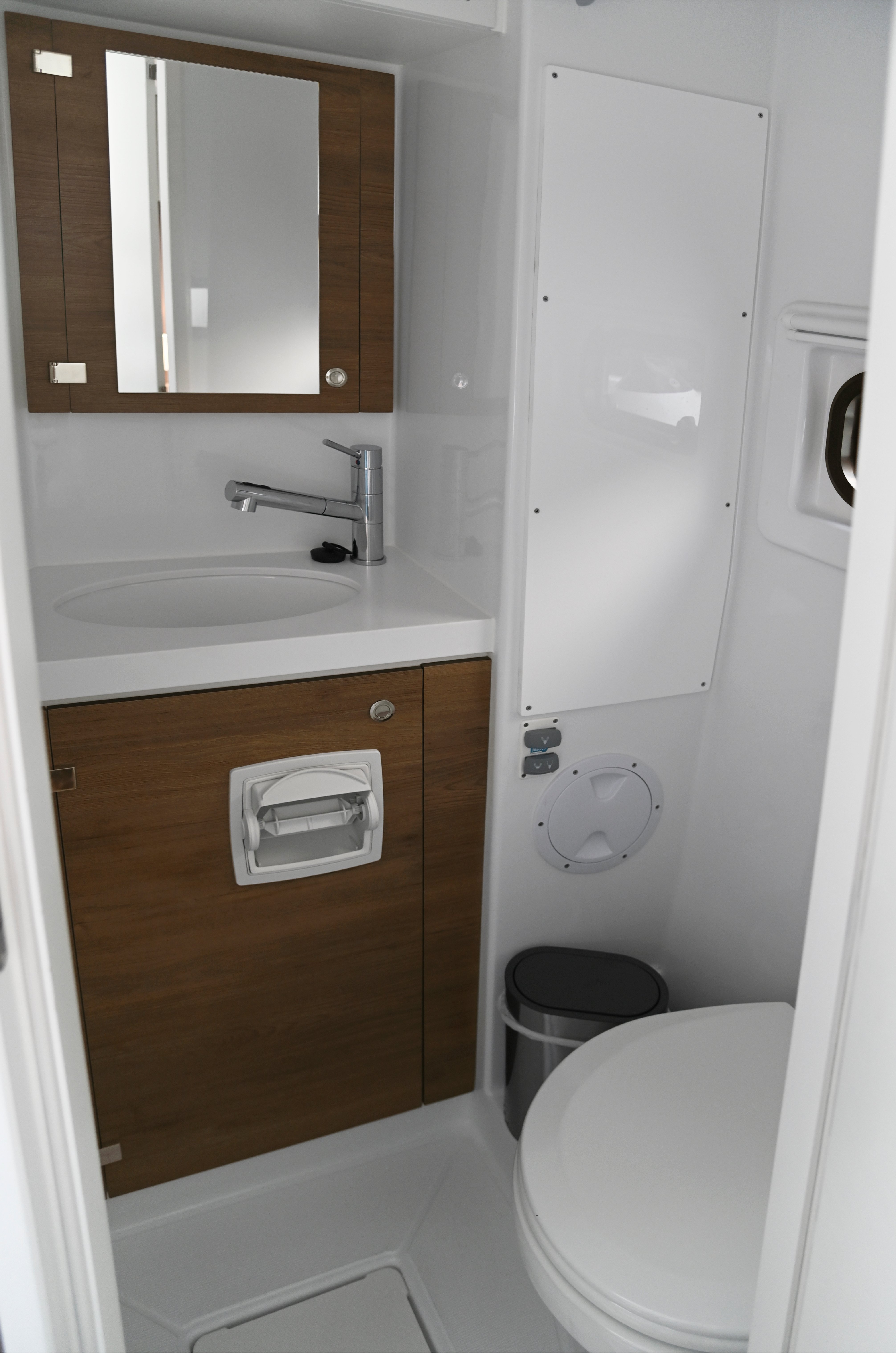 Enma - Katamaran içinde Alimos