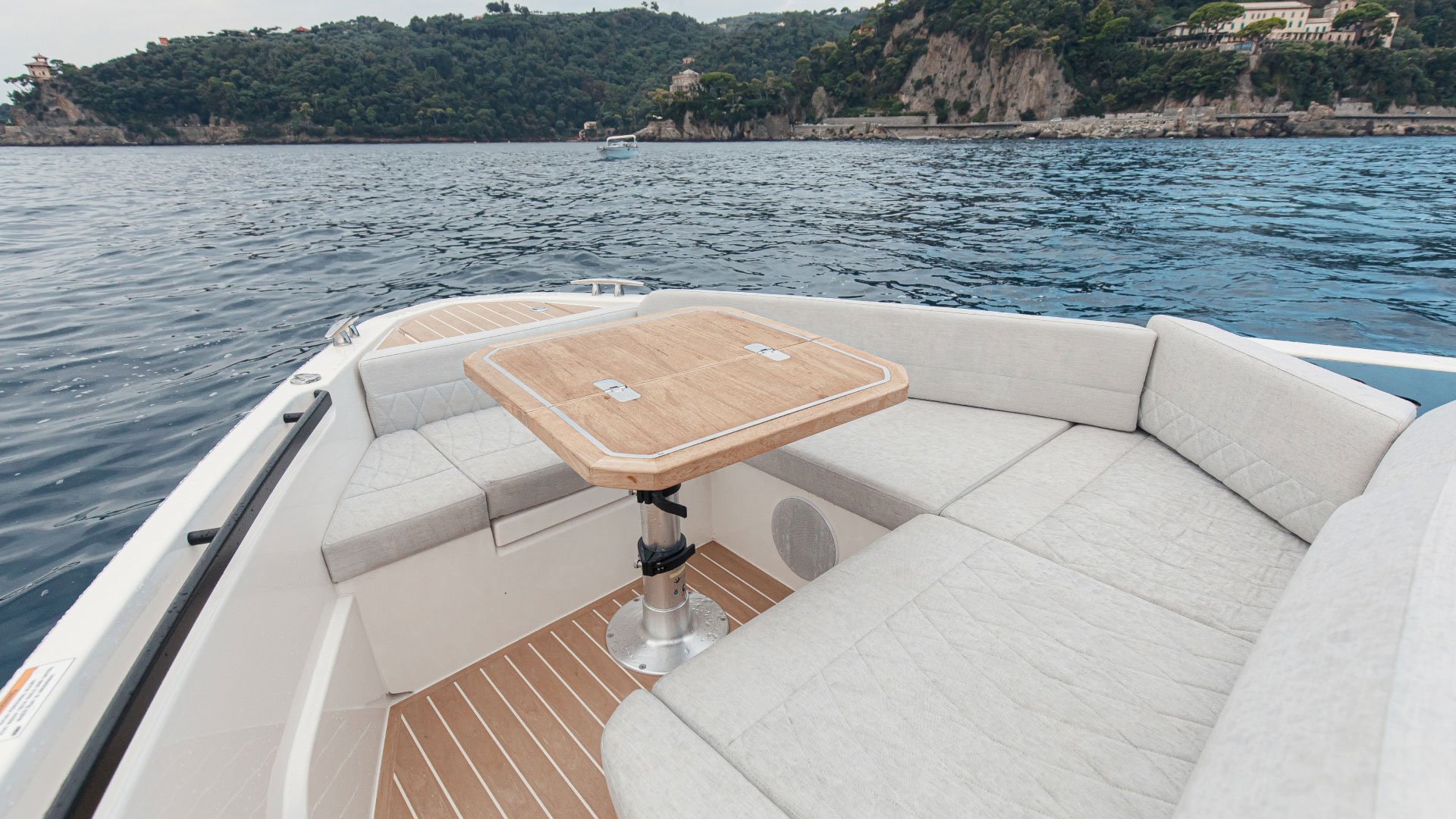 Allora - Motor Yacht in Paros