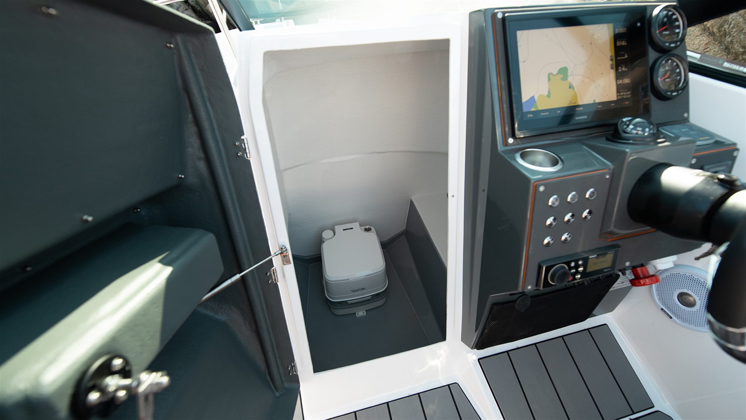 Iris - Motor Yacht in Paros