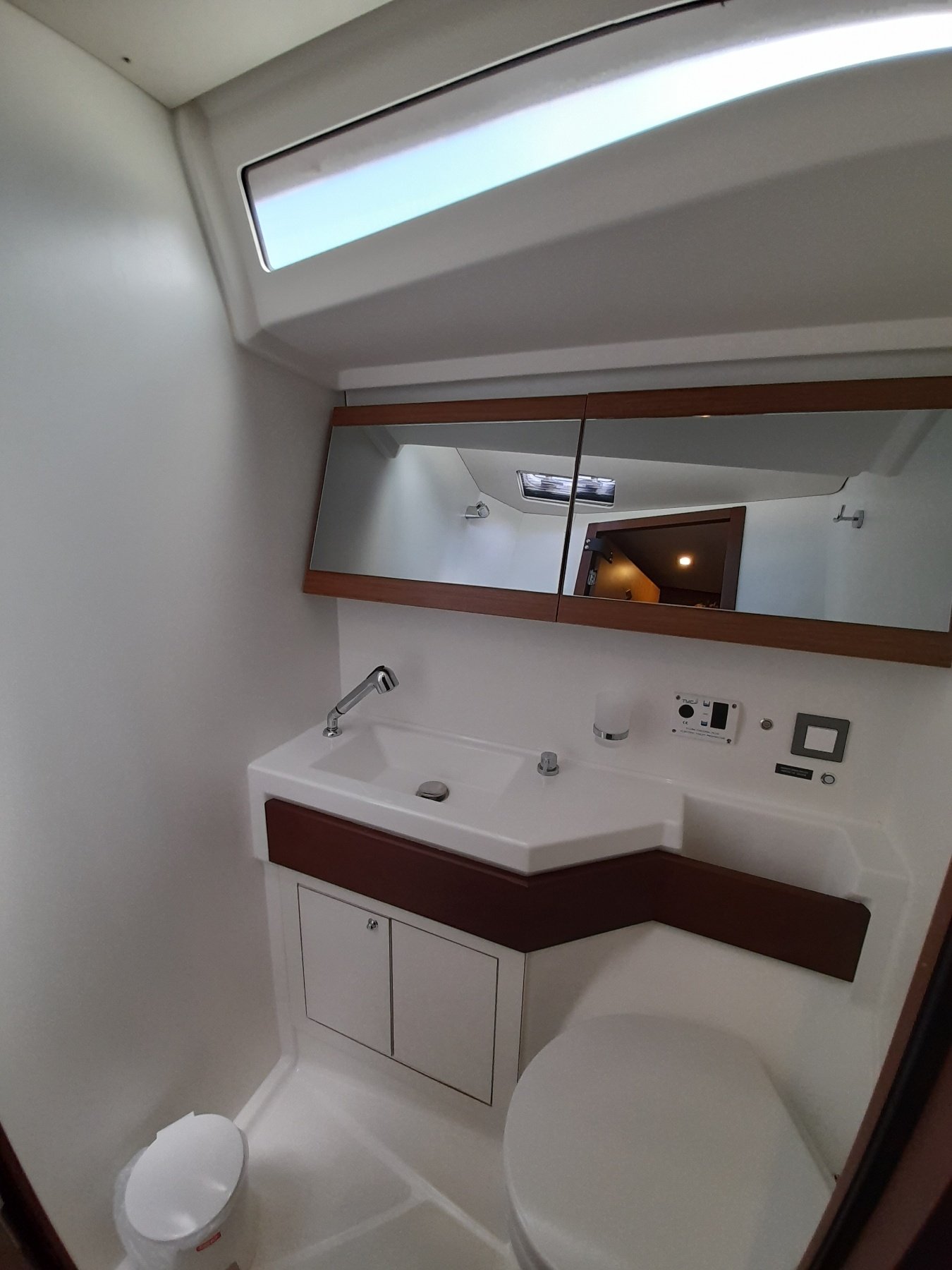 LUNA - Sailboat in Lavrio