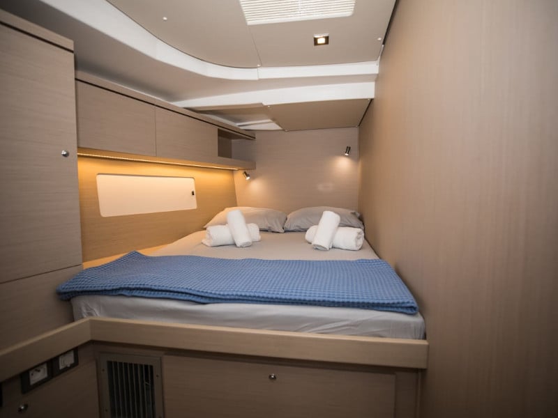 NIREAS - Sailboat in Alimos