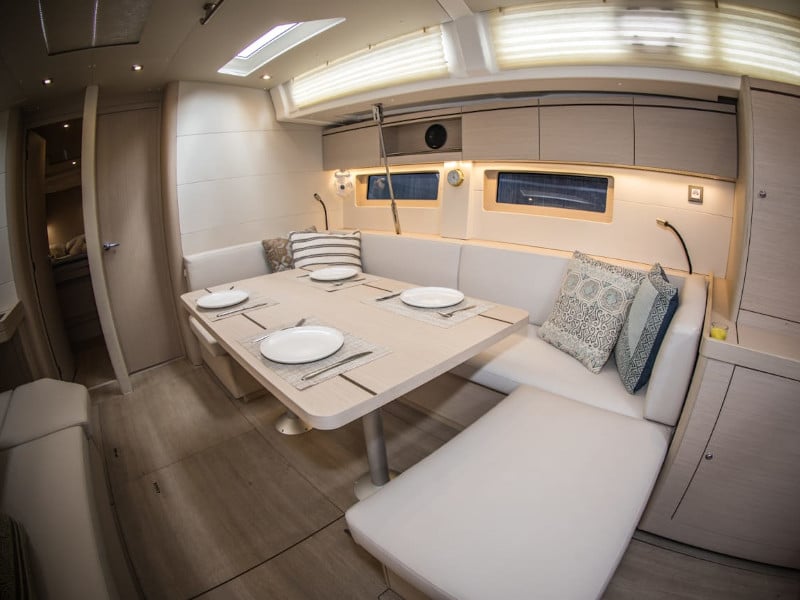 NIREAS - Sailboat in Alimos