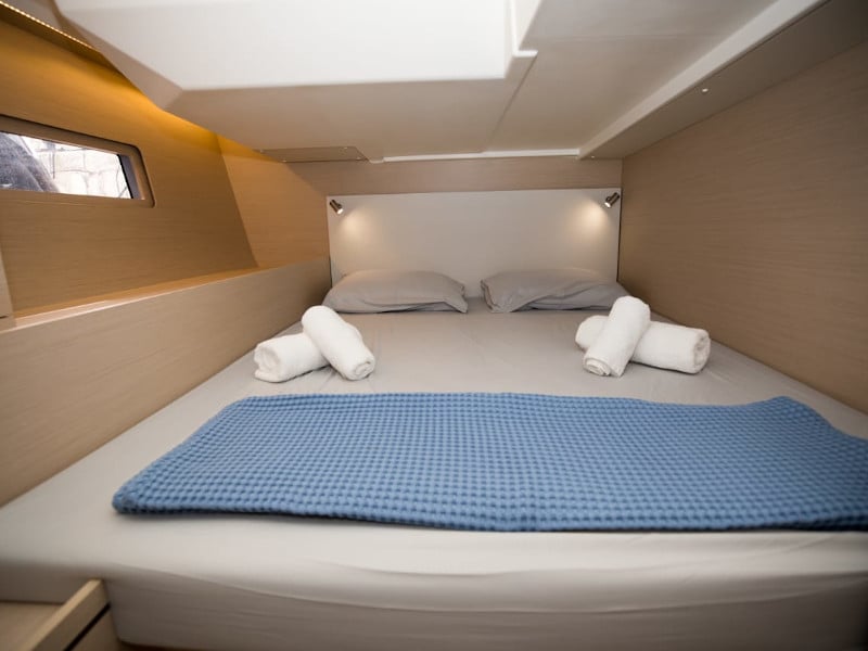 NIREAS - Sailboat in Alimos