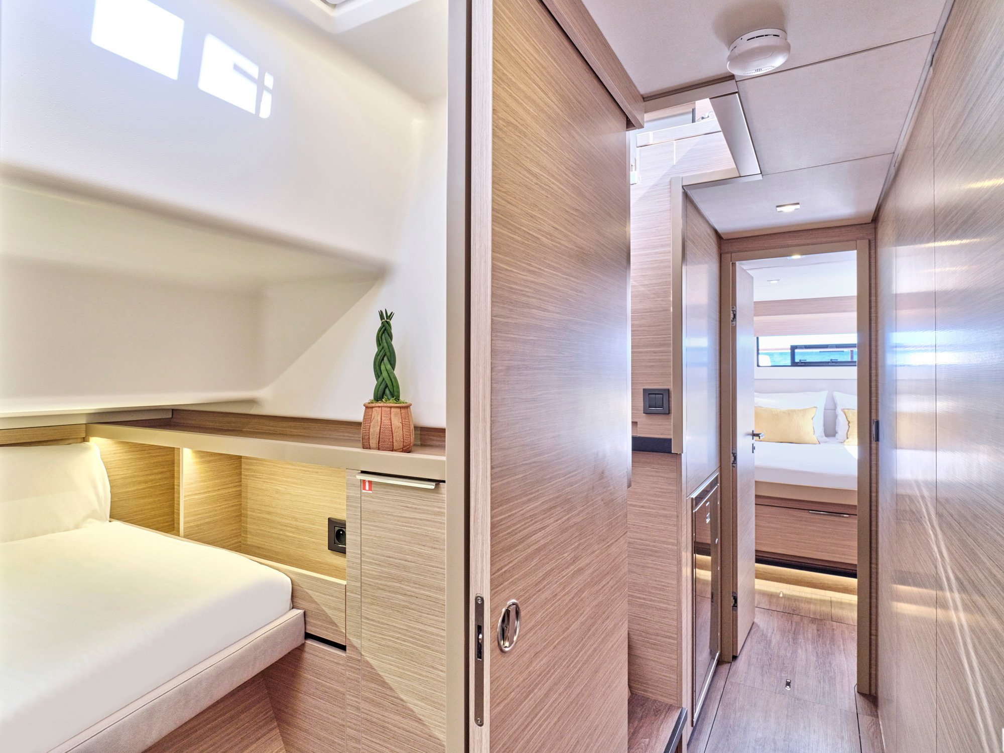 EFKRATI - Catamaran in Alimos