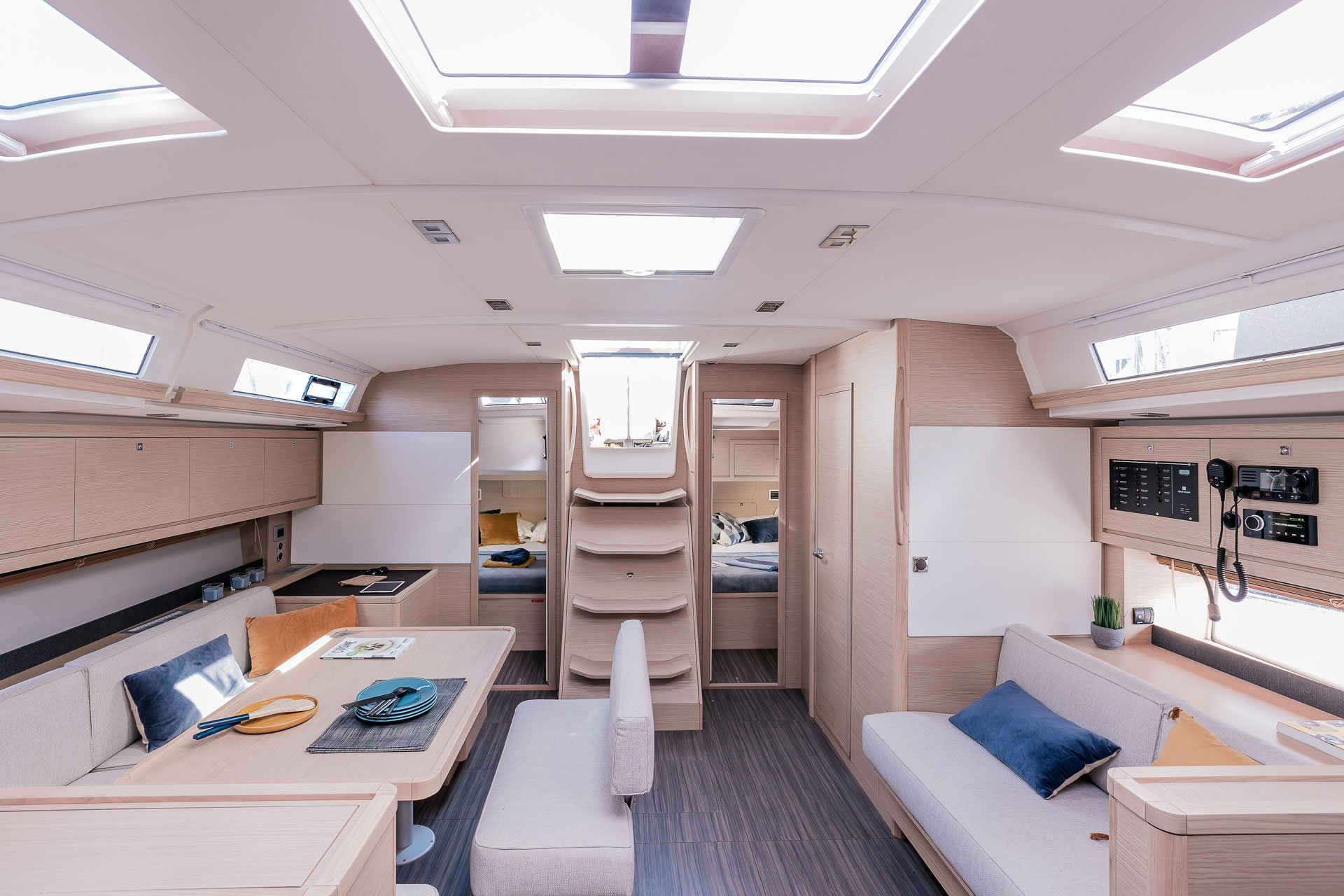 ARUBA - Sailboat in Alimos