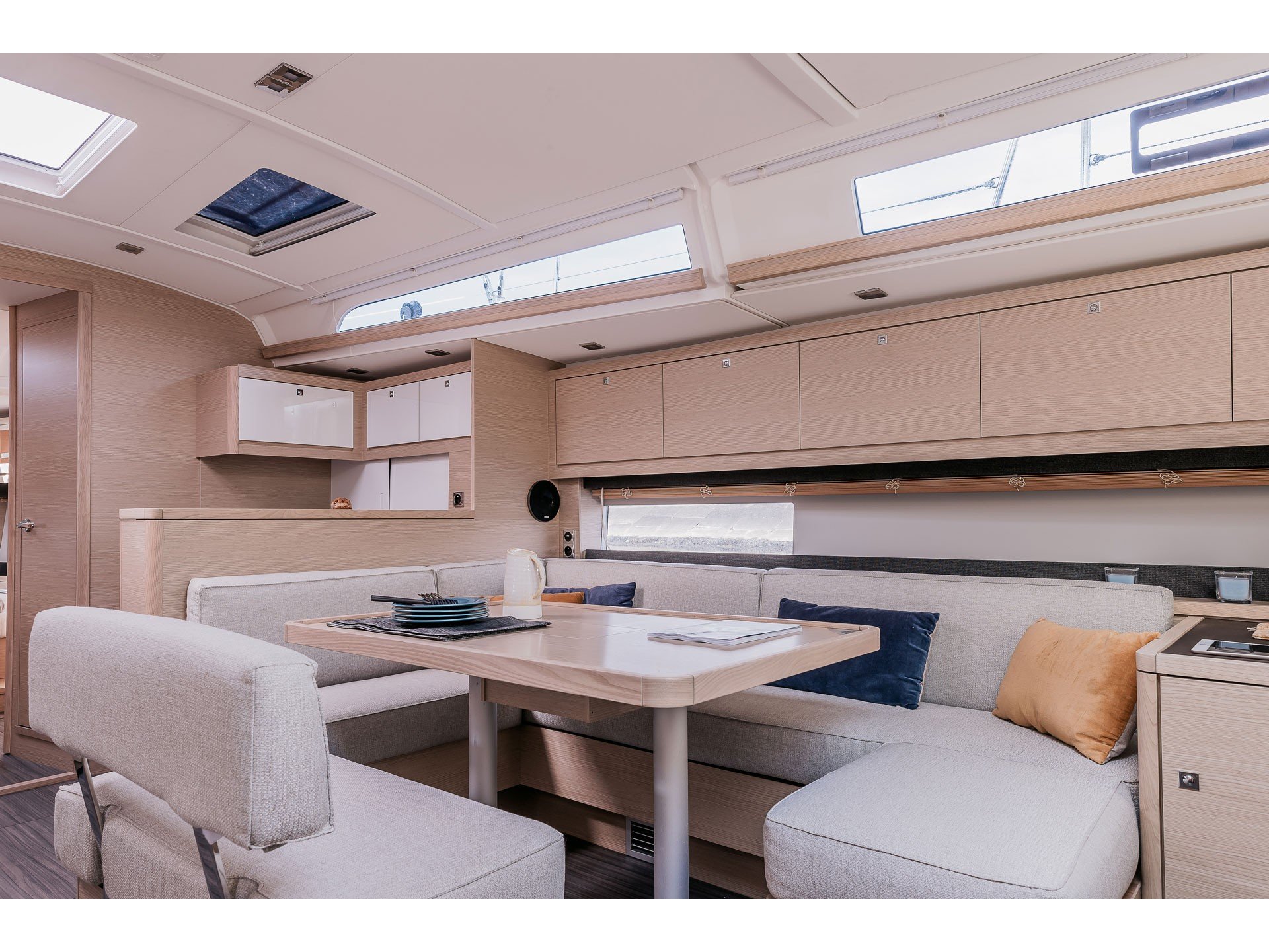 ARUBA - Sailboat in Alimos