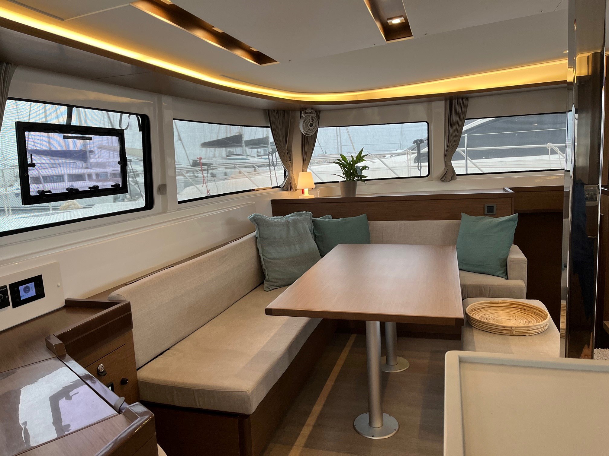 WHITE PEARL - Catamaran in Alimos