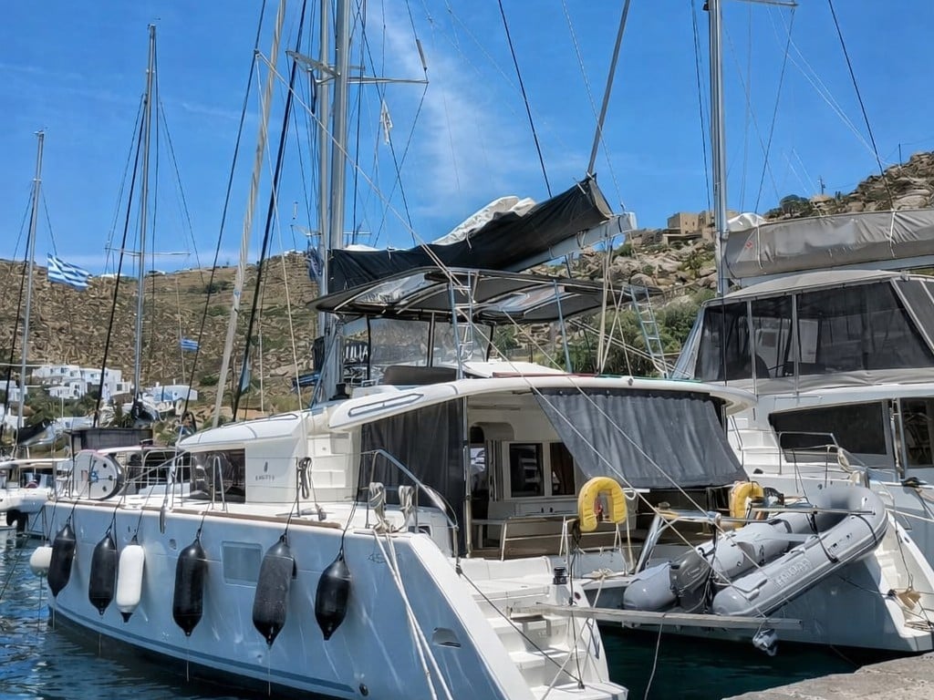 FO'S - Catamaran in Tourlos