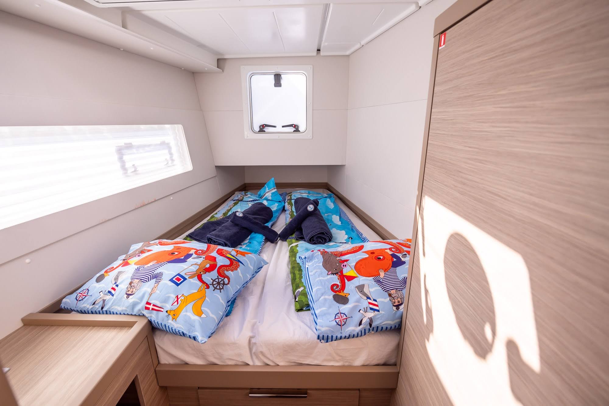 Dugong - Katamaran içinde Primošten