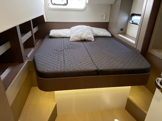 MIRA - Catamaran in Portisco