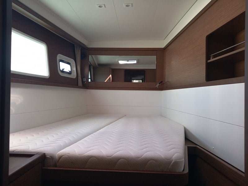 Golden Dream - Katamaran içinde Lavrio