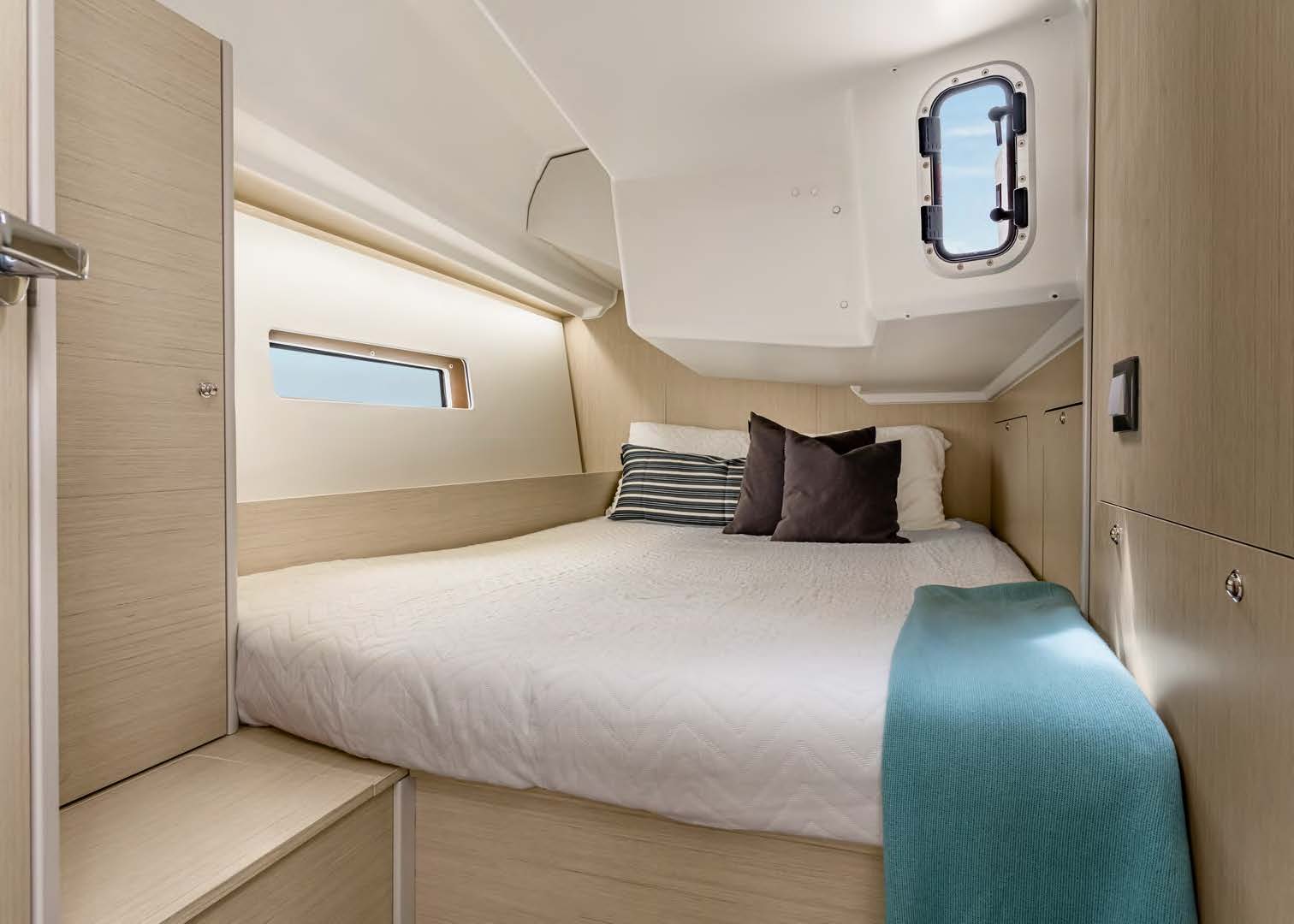 LOL - Yelkenli içinde Lavrio