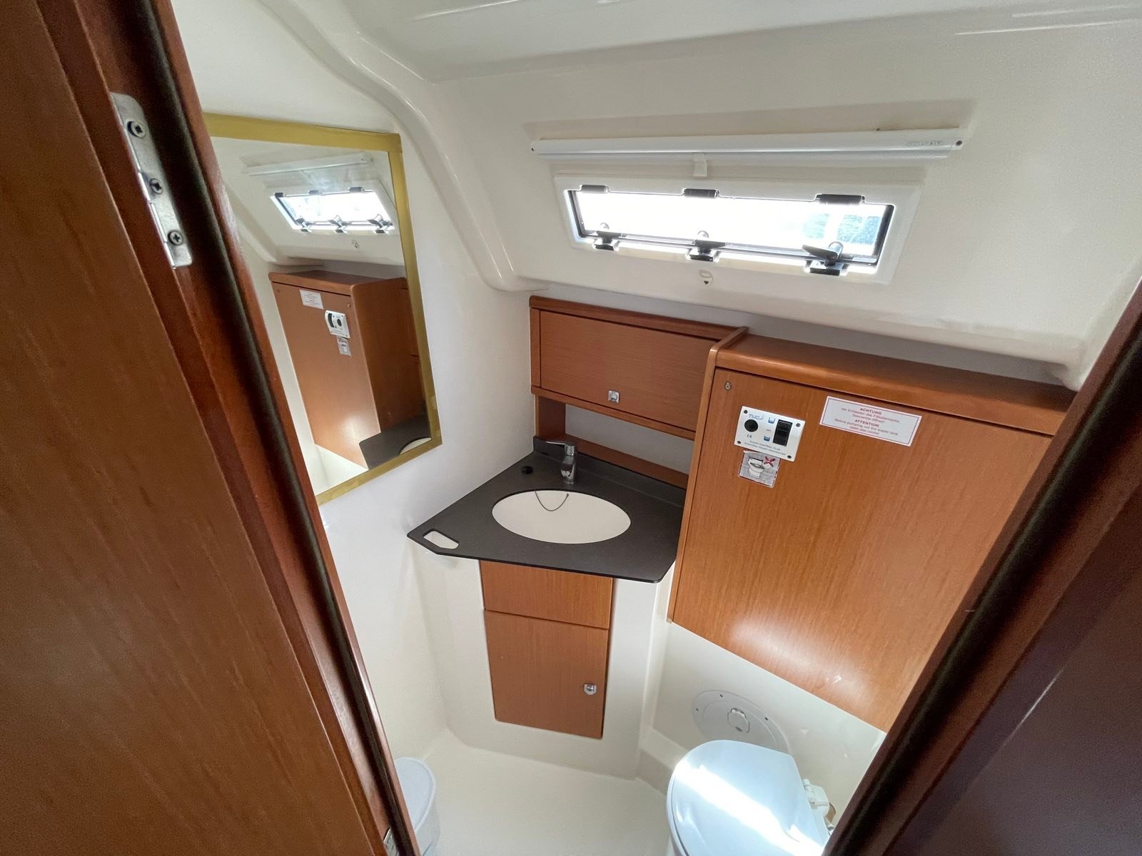 Anemone - Sailboat in Lavrio