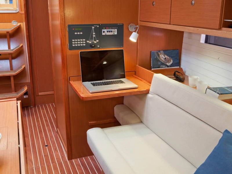 Bavaria Cruiser 36 - Sailboat in Lemmer