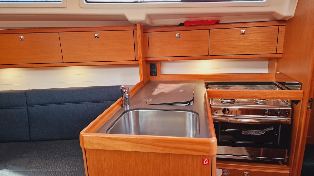 Bavaria Cruiser 34 - Sailboat in Lemmer