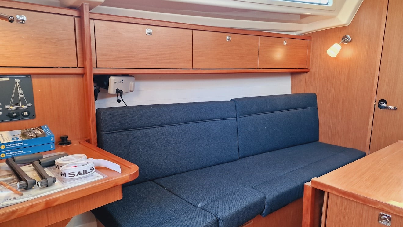 Bavaria Cruiser 34 - Sailboat in Lemmer