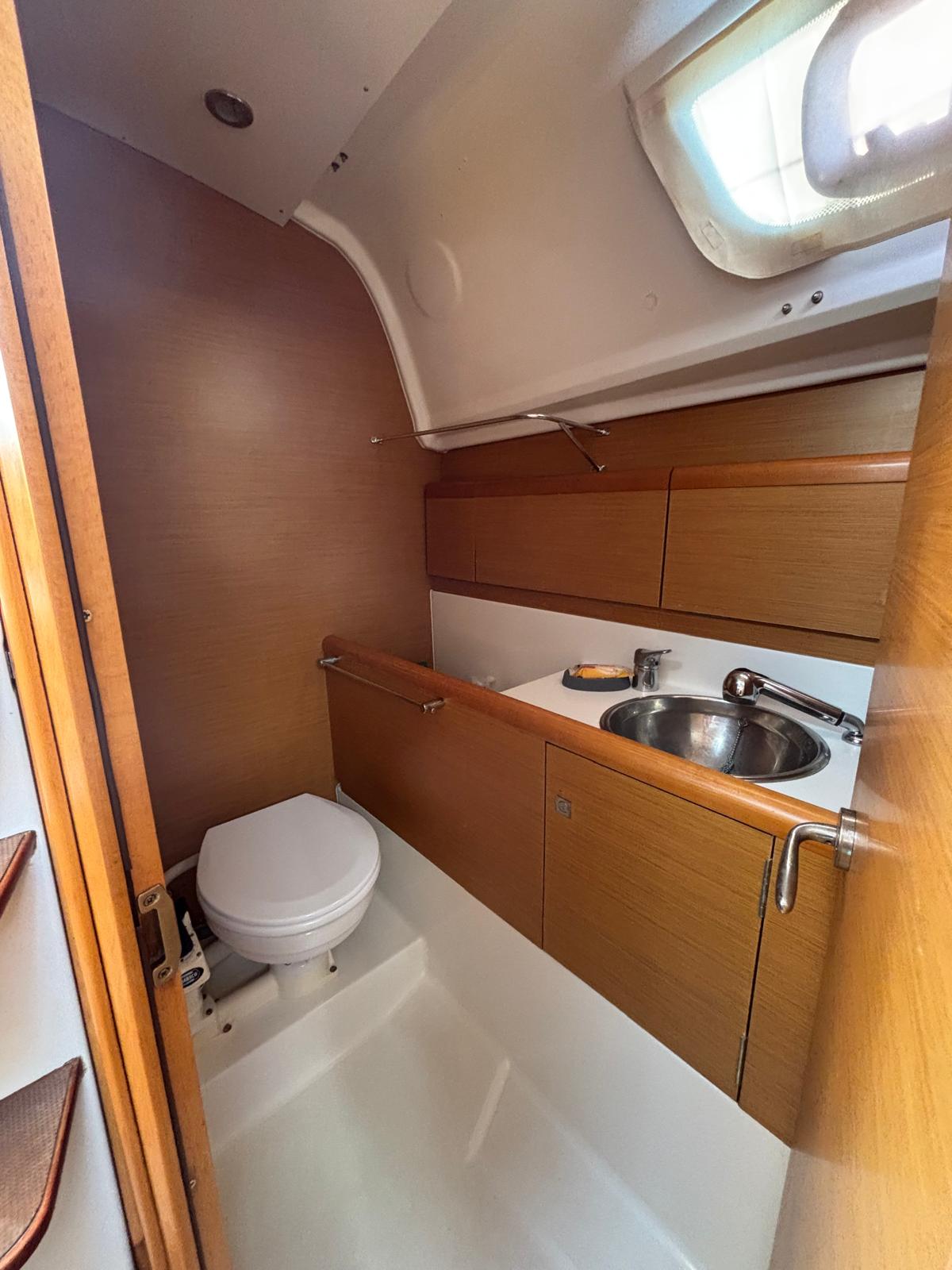 Sun Odyssey 33i - Sailboat in Kontokali