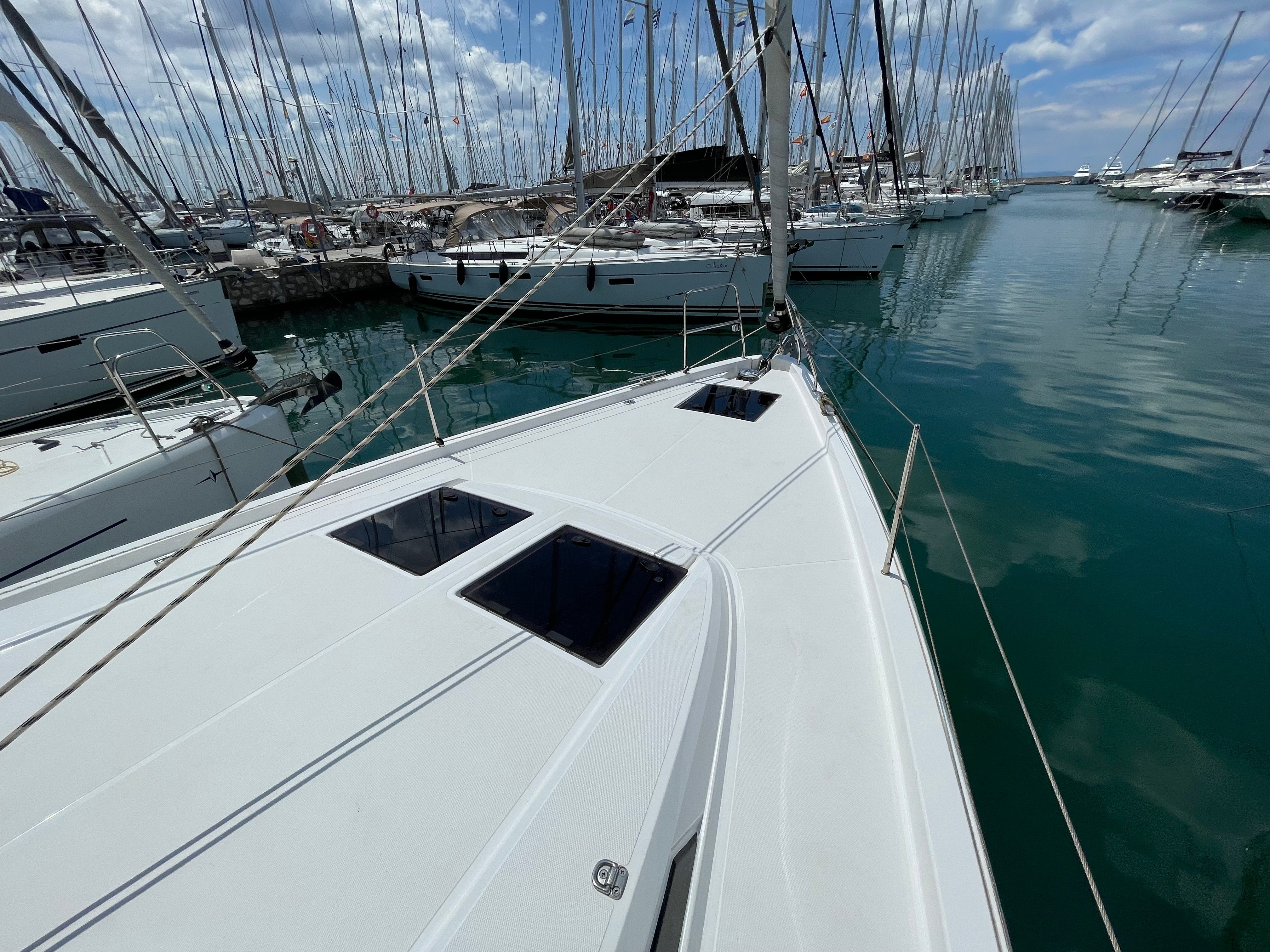 Bavaria C46 - Sailboat in Alimos