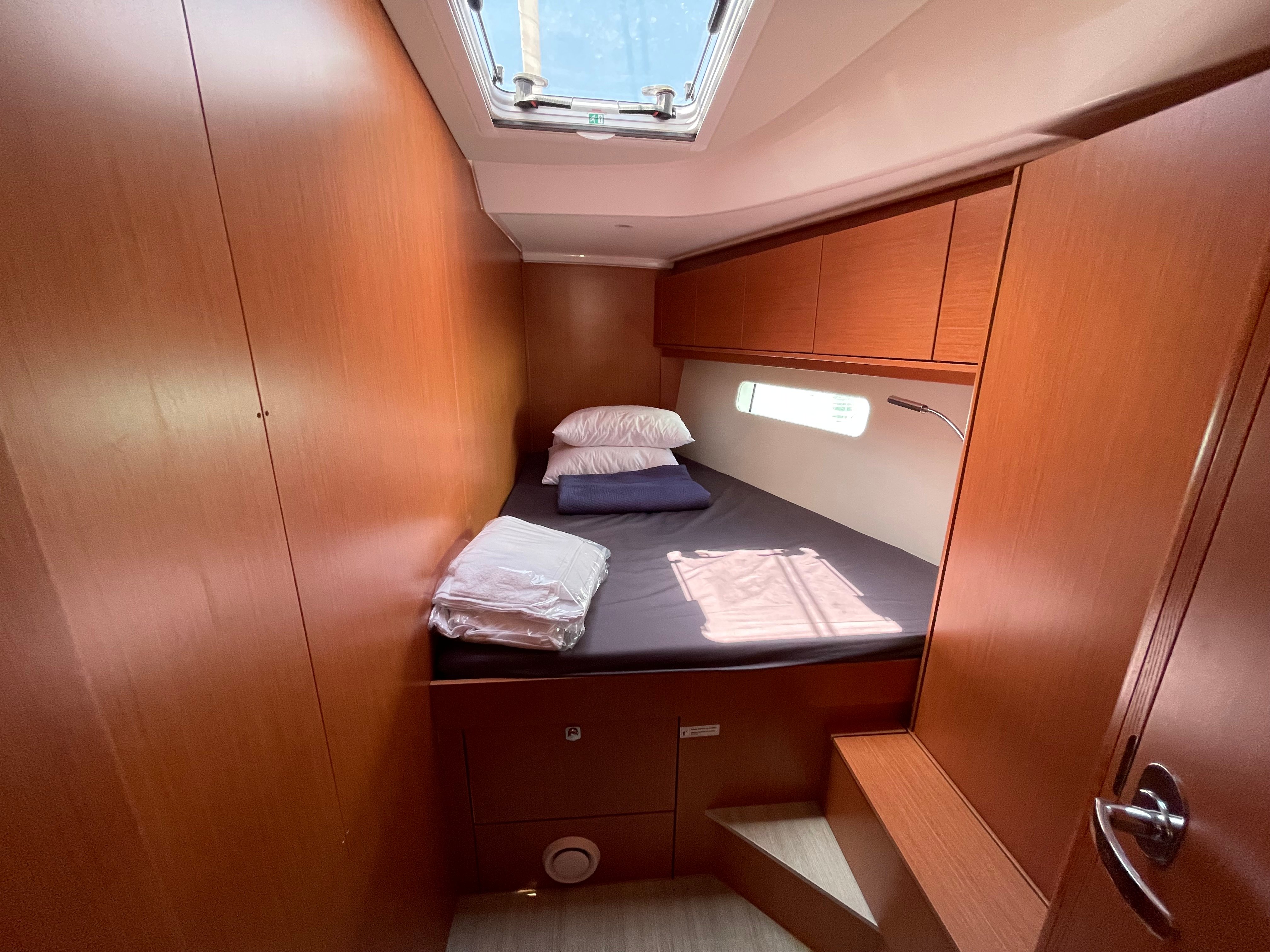 Bavaria C46 - Sailboat in Alimos