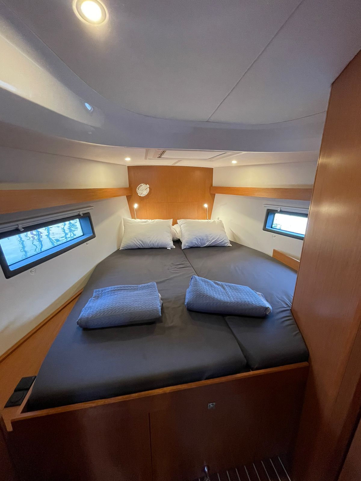 Bavaria C42 - Sailboat in Alimos