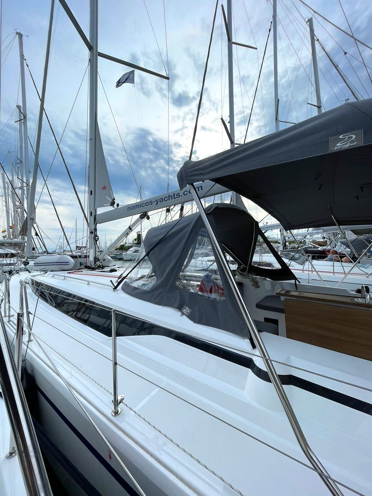 Bavaria C42 - Sailboat in Alimos