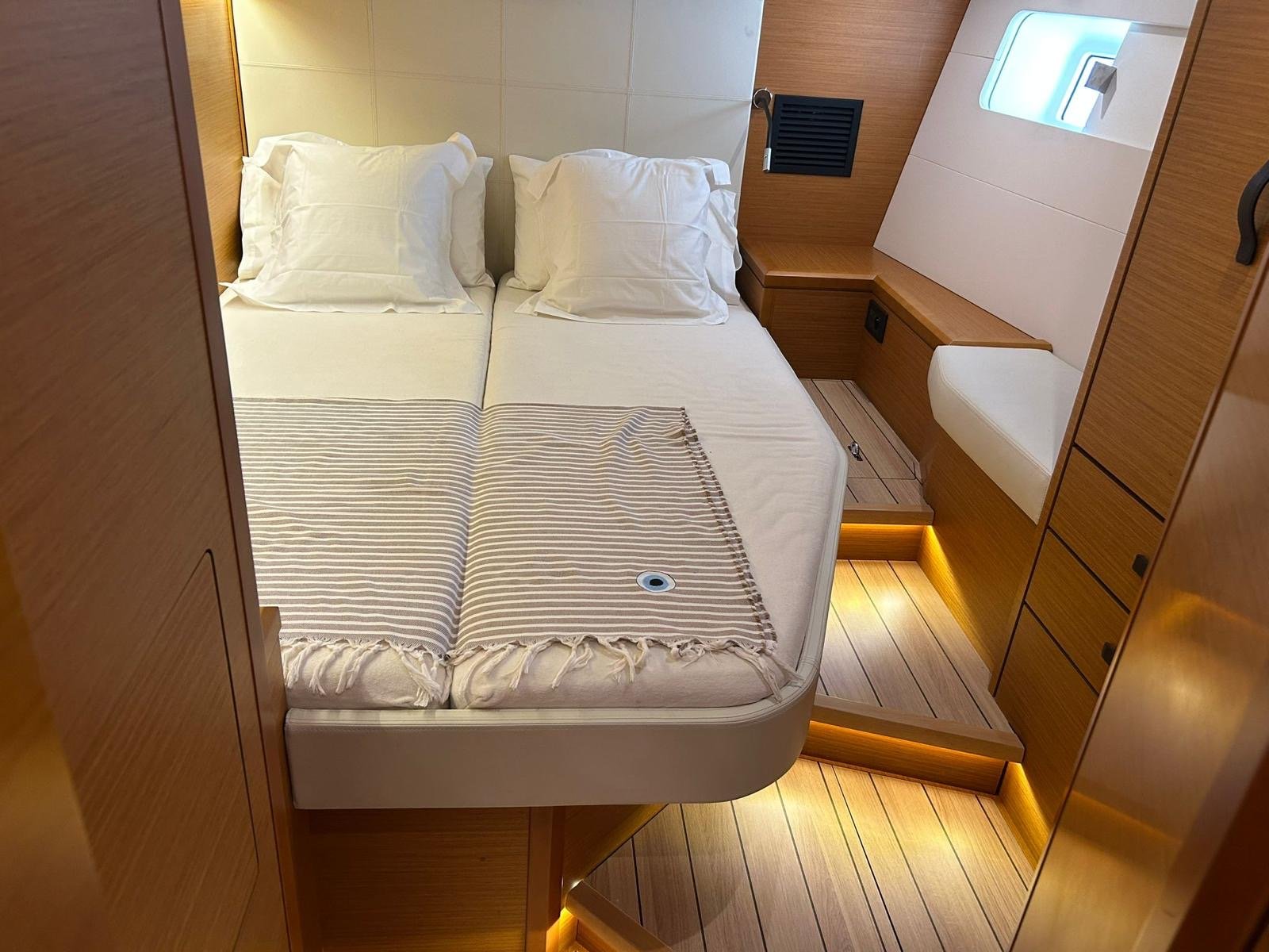 Jeanneau 54 - Sailboat in Dénia