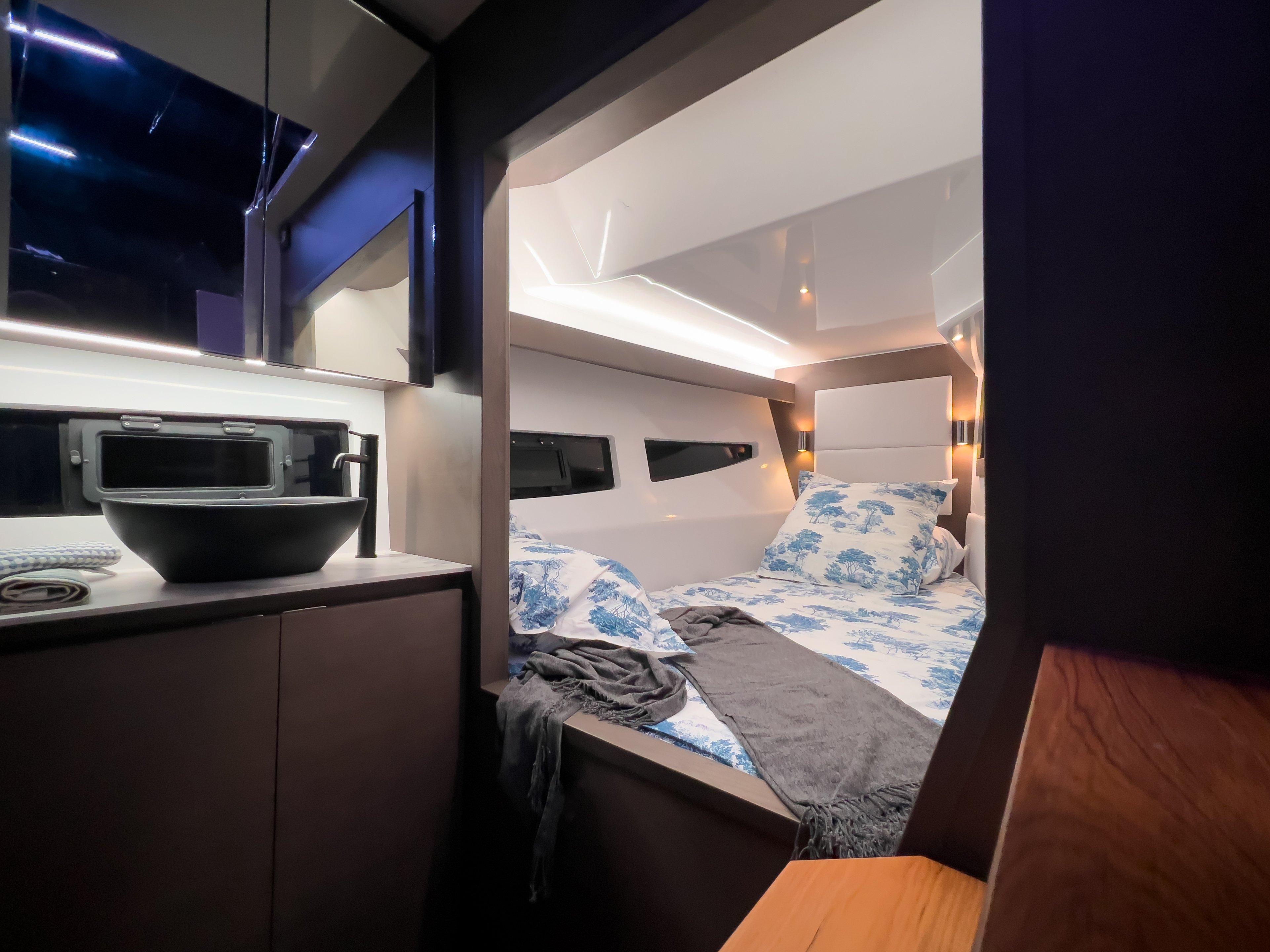 Tesoro T41 - Catamaran in Glifada