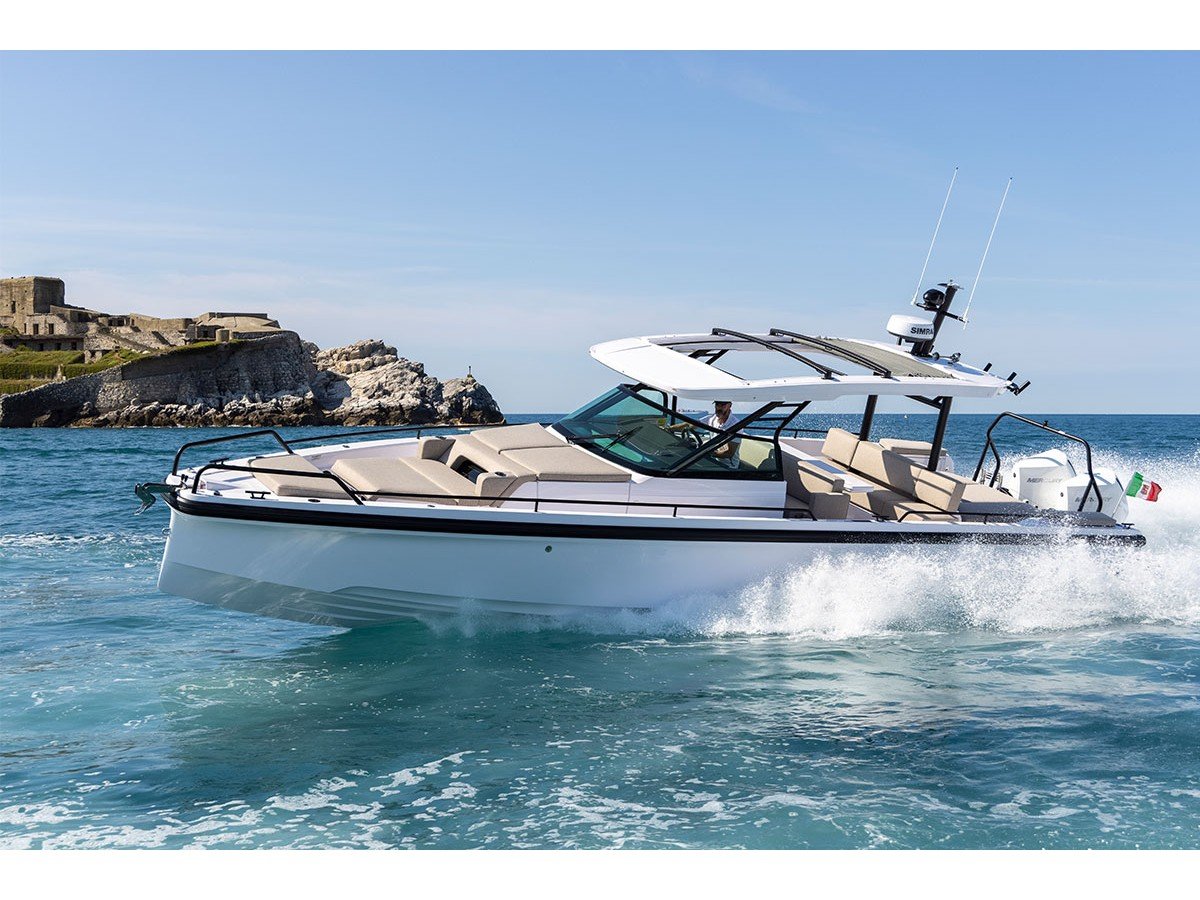 Axopar 37  Sun Top - Motor Yacht in Paros