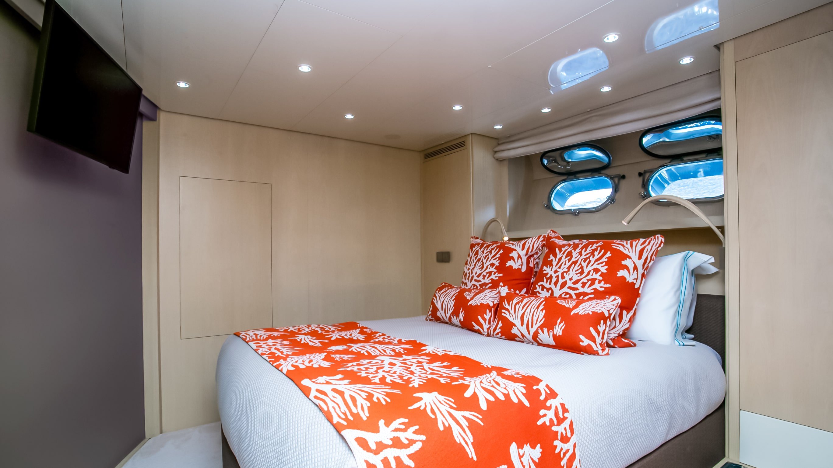 Baglietto 100 - Motor Yacht in Ornos