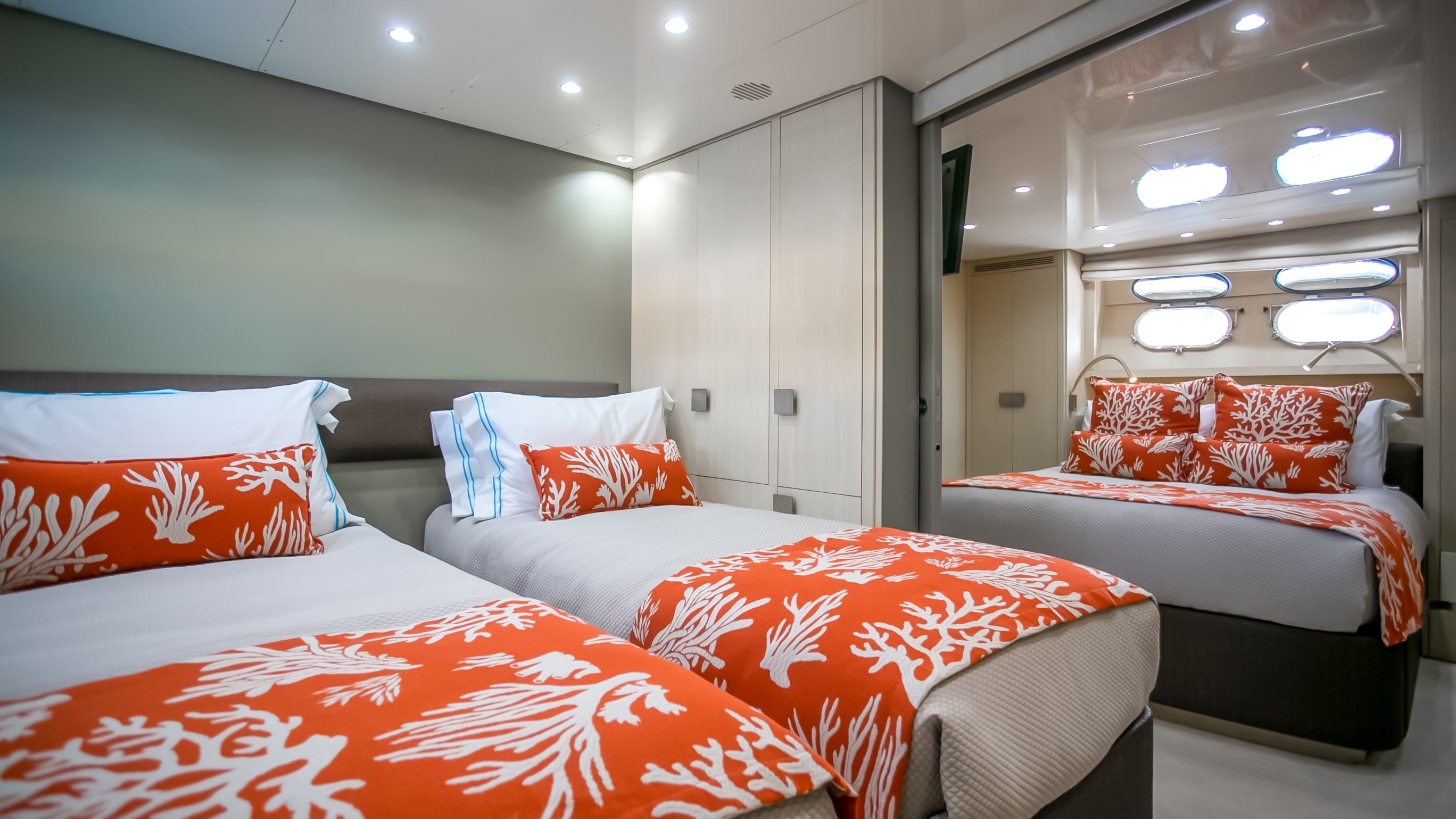 Baglietto 100 - Motor Yacht in Ornos