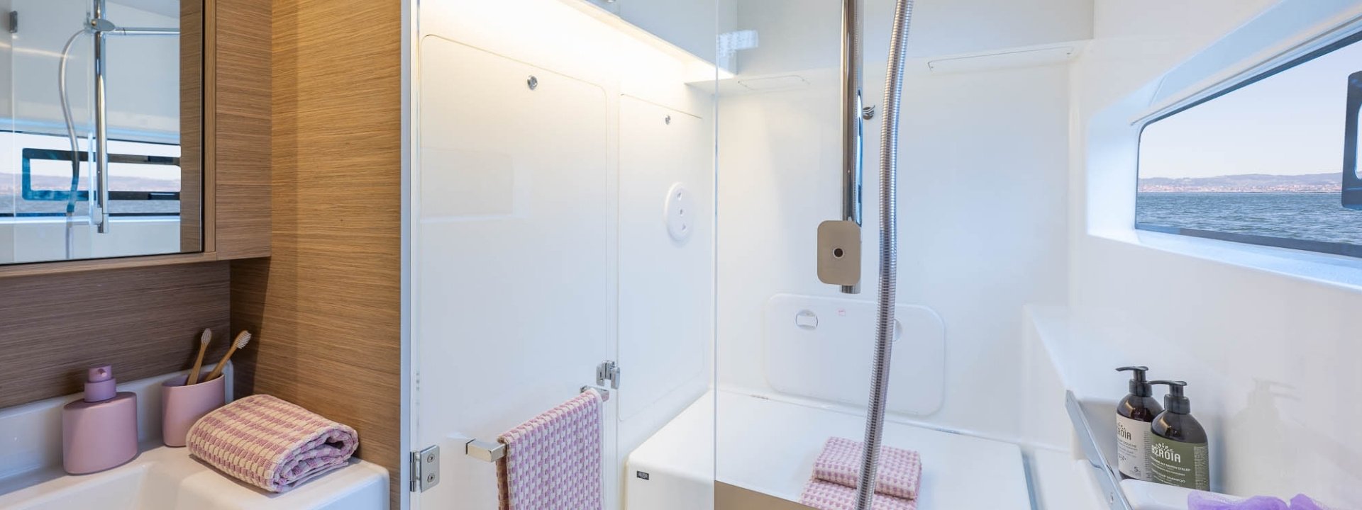 NO NAME(GEN +AC+WATERMAKER) - Katamaran içinde Nea Peramos