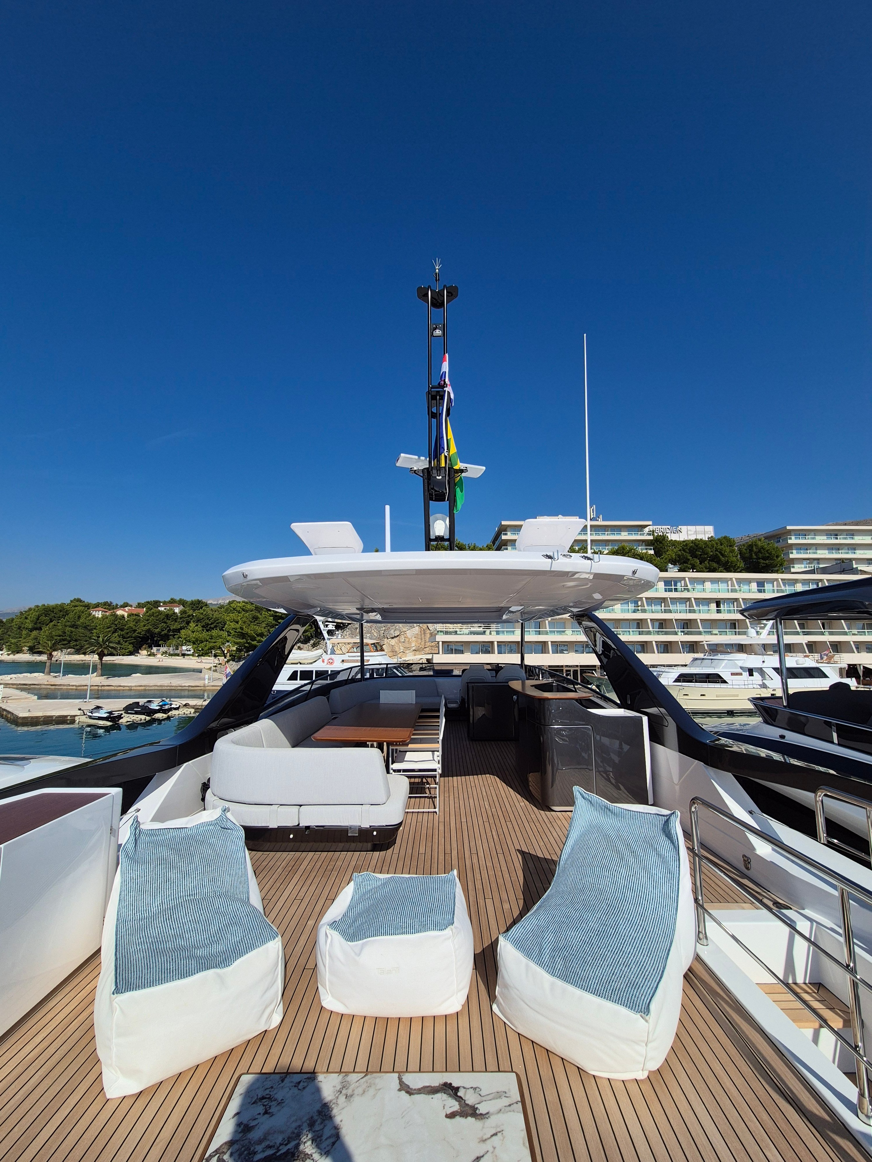 First Horizon - Motor Yacht in Šibenik