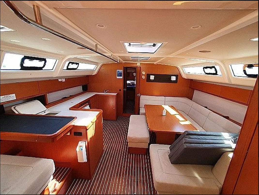 VIVI - Yelkenli içinde Lefkada