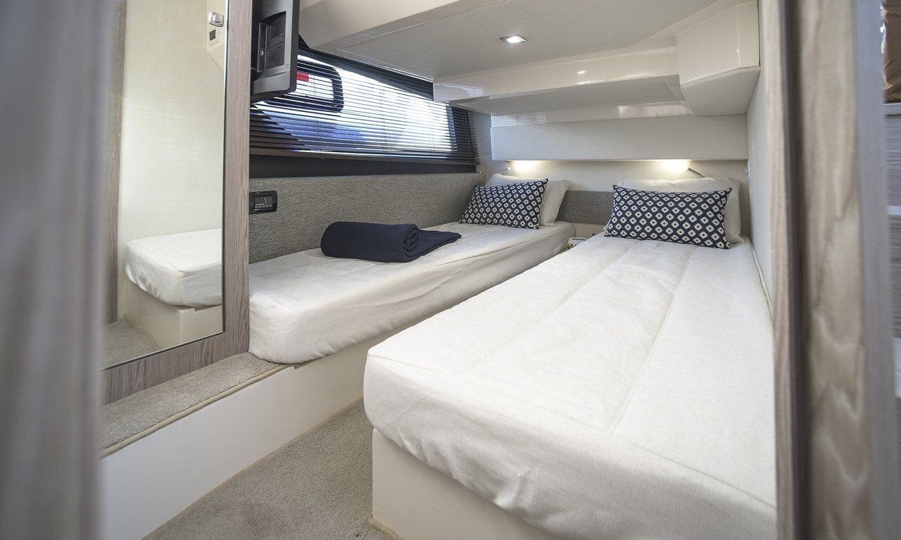 YES - Motor Yacht in Šibenik