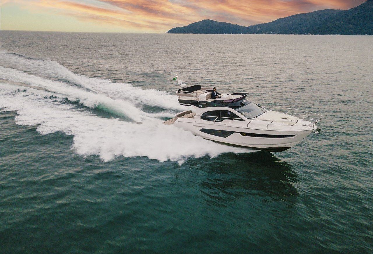 YES - Motor Yacht in Šibenik