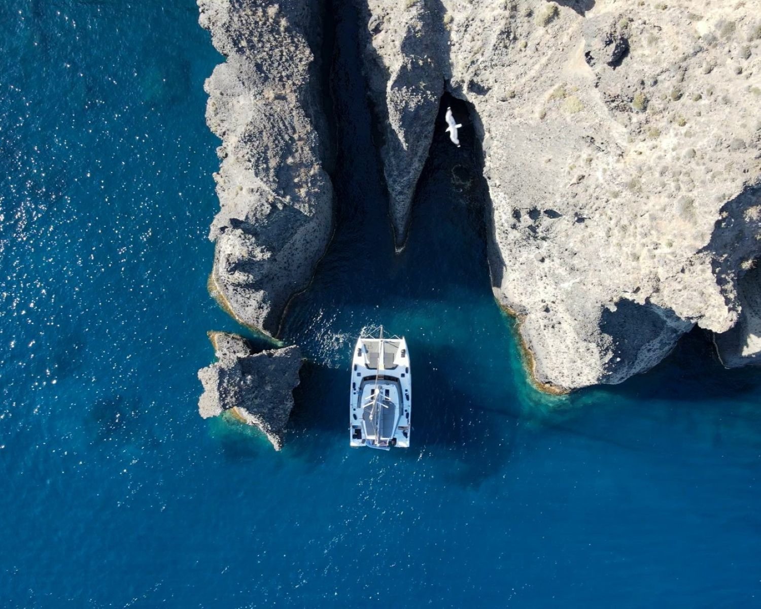 IQ - Catamaran in Ormos Athinios