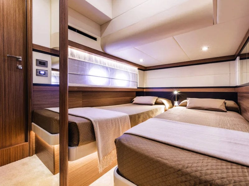 Moj Mir - Motor Yacht in Seget Donji