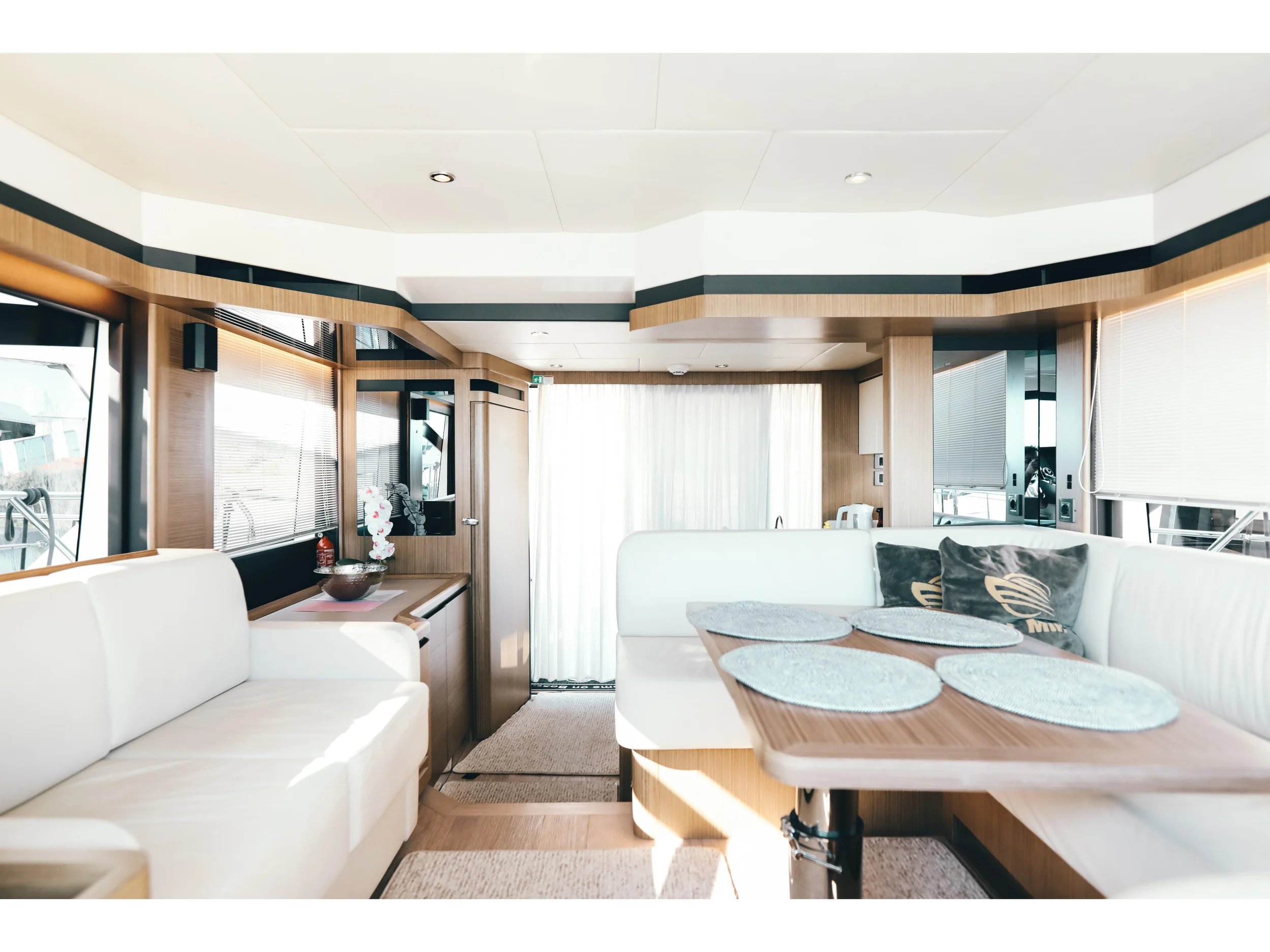 Moj Mir - Motor Yacht in Seget Donji